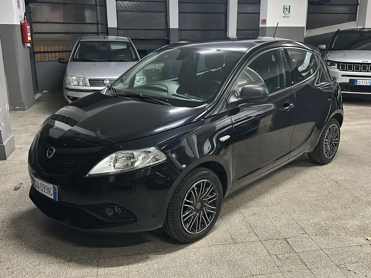 Lancia Ypsilon Ypsilon III 2015 1.2 Elefantino Blu s Schwarz - 2