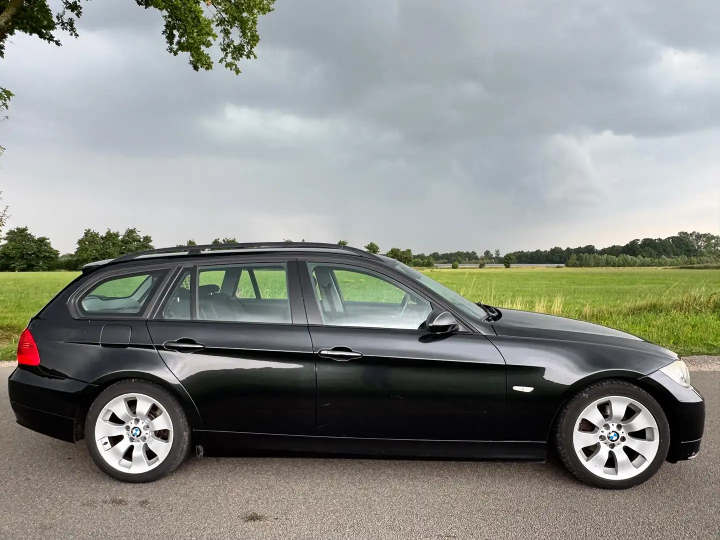 BMW 318 3-serie Touring 318i High Executive/AUT/XENON/PSEN Чорний - 2