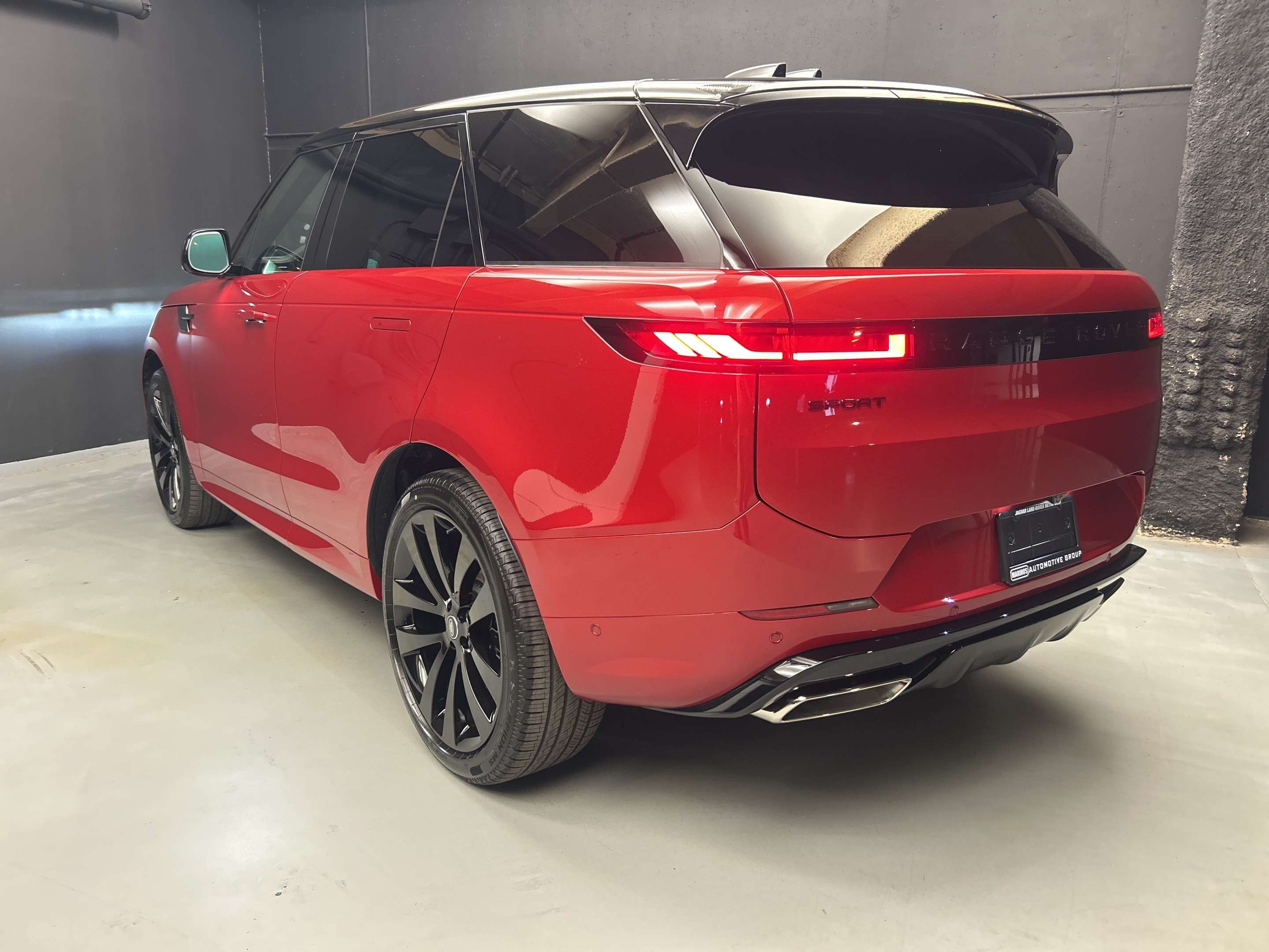 2025 Land Rover Range Rover Sport Dynamic HSE alt 4