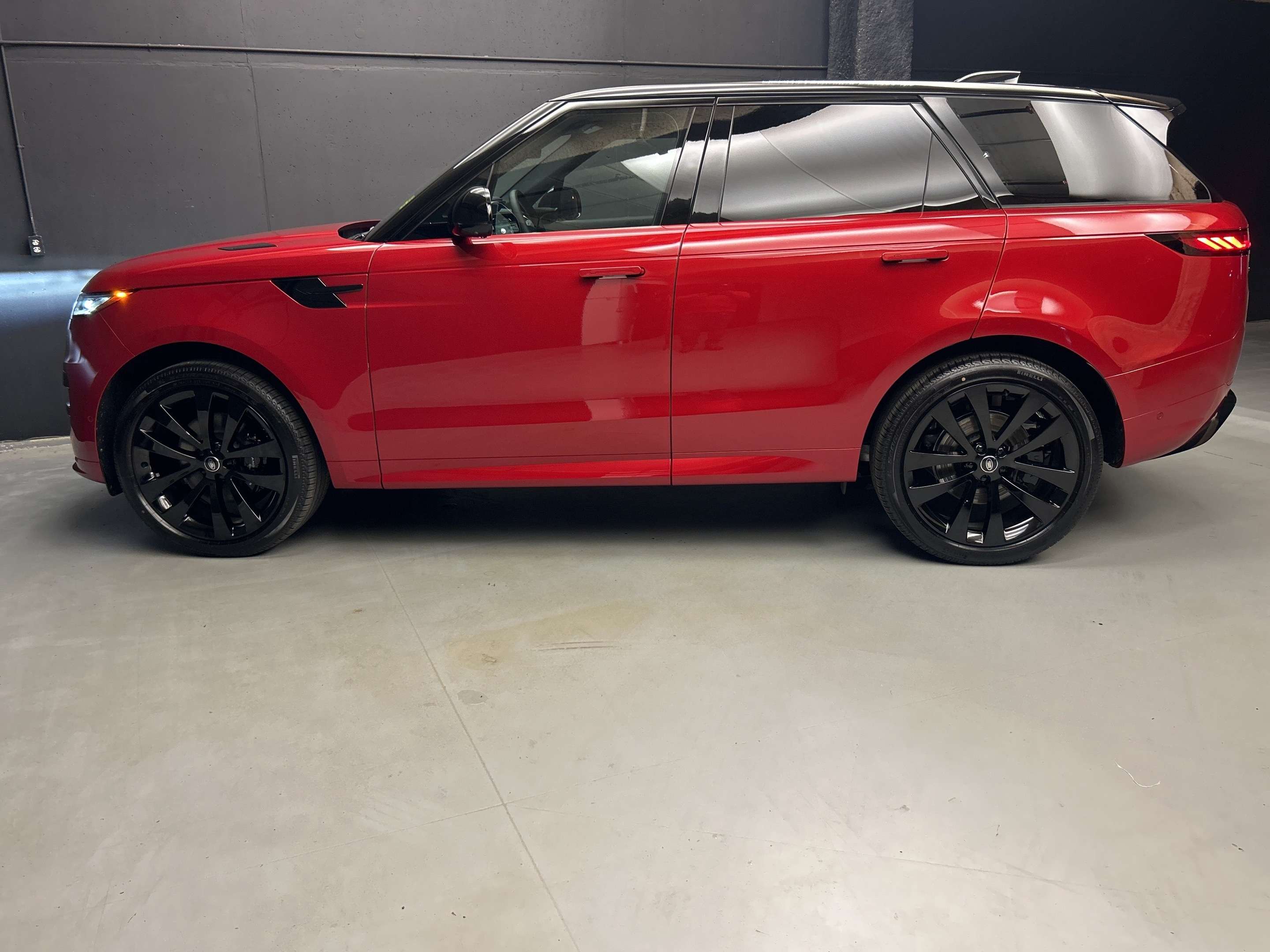 2025 Land Rover Range Rover Sport Dynamic HSE alt 3