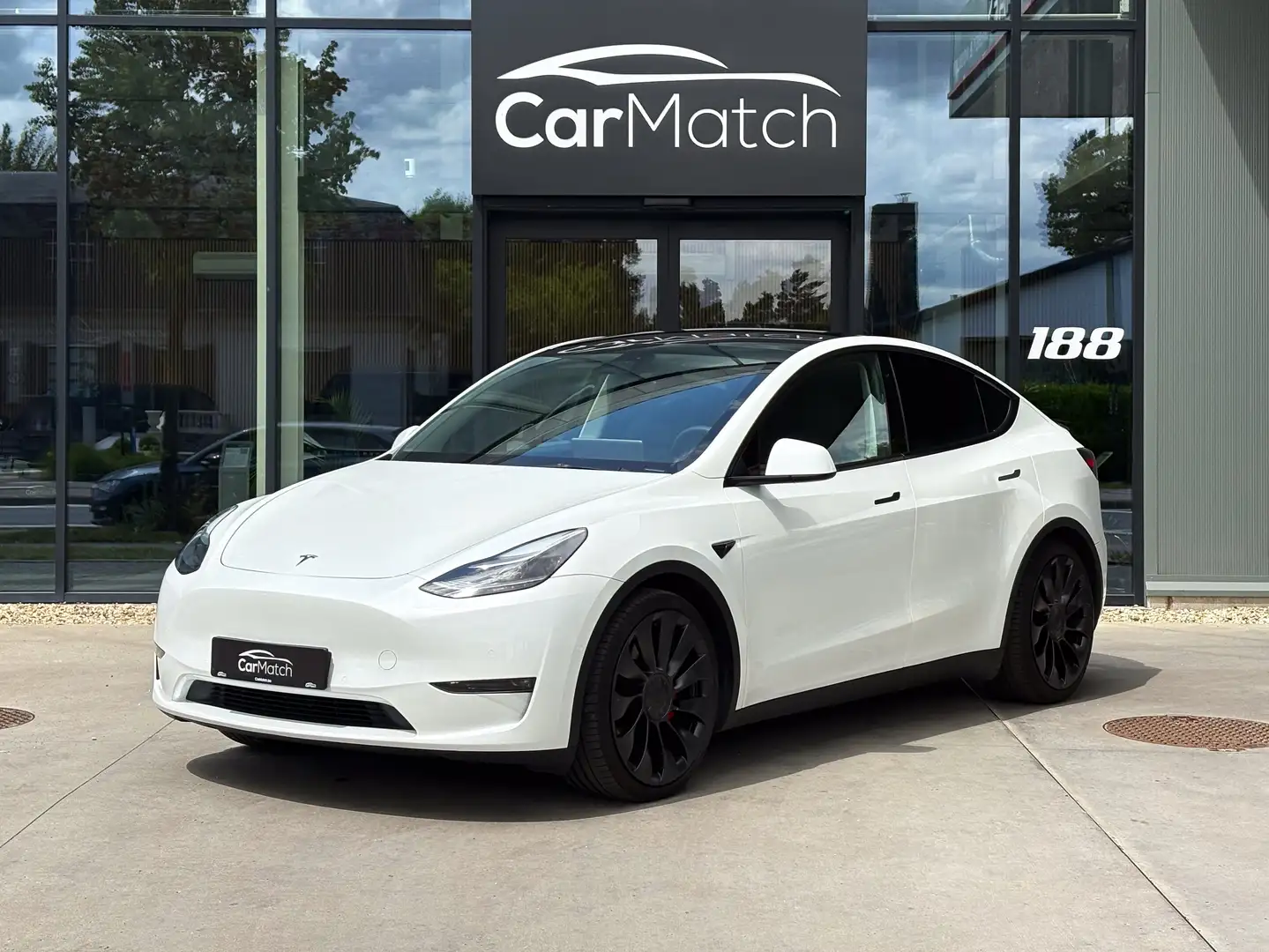 Tesla Model Y Dual Motor Performance Blanc - 1