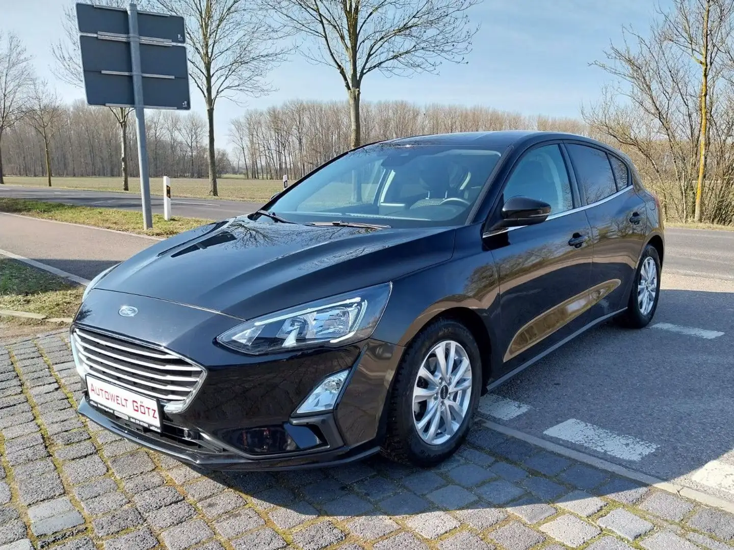 Ford Focus Lim. Cool & Connect*LED*Navi*Kamera*Mwst* Schwarz - 1