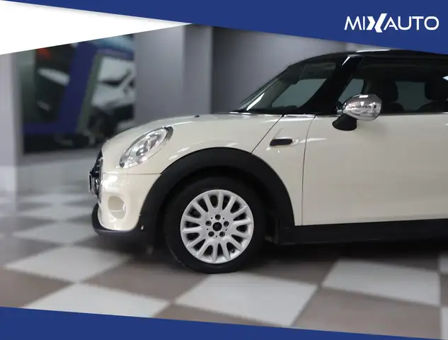 Mini Cooper Cooper view 8