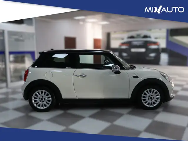 Mini Cooper Cooper view 3