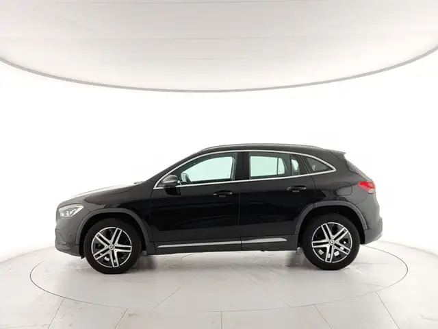 Mercedes-Benz Gla view 2