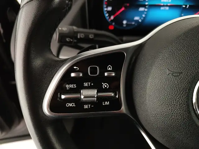 Mercedes-Benz Gla view 13
