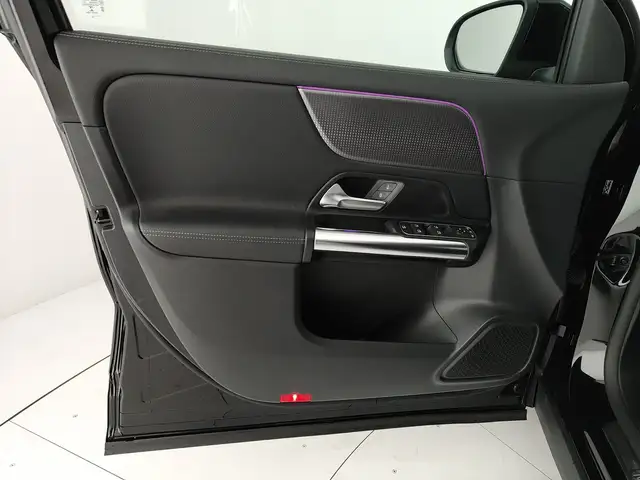 Mercedes-Benz Gla view 11