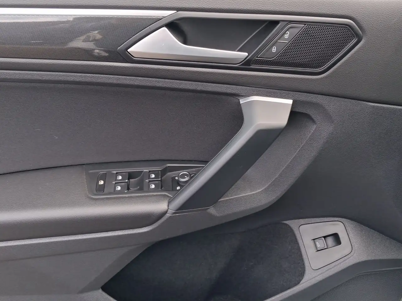 Volkswagen Tiguan 1.5 TSI DSG HIGHLINE LED KAMERA HuD PDC+, миниатюра 8