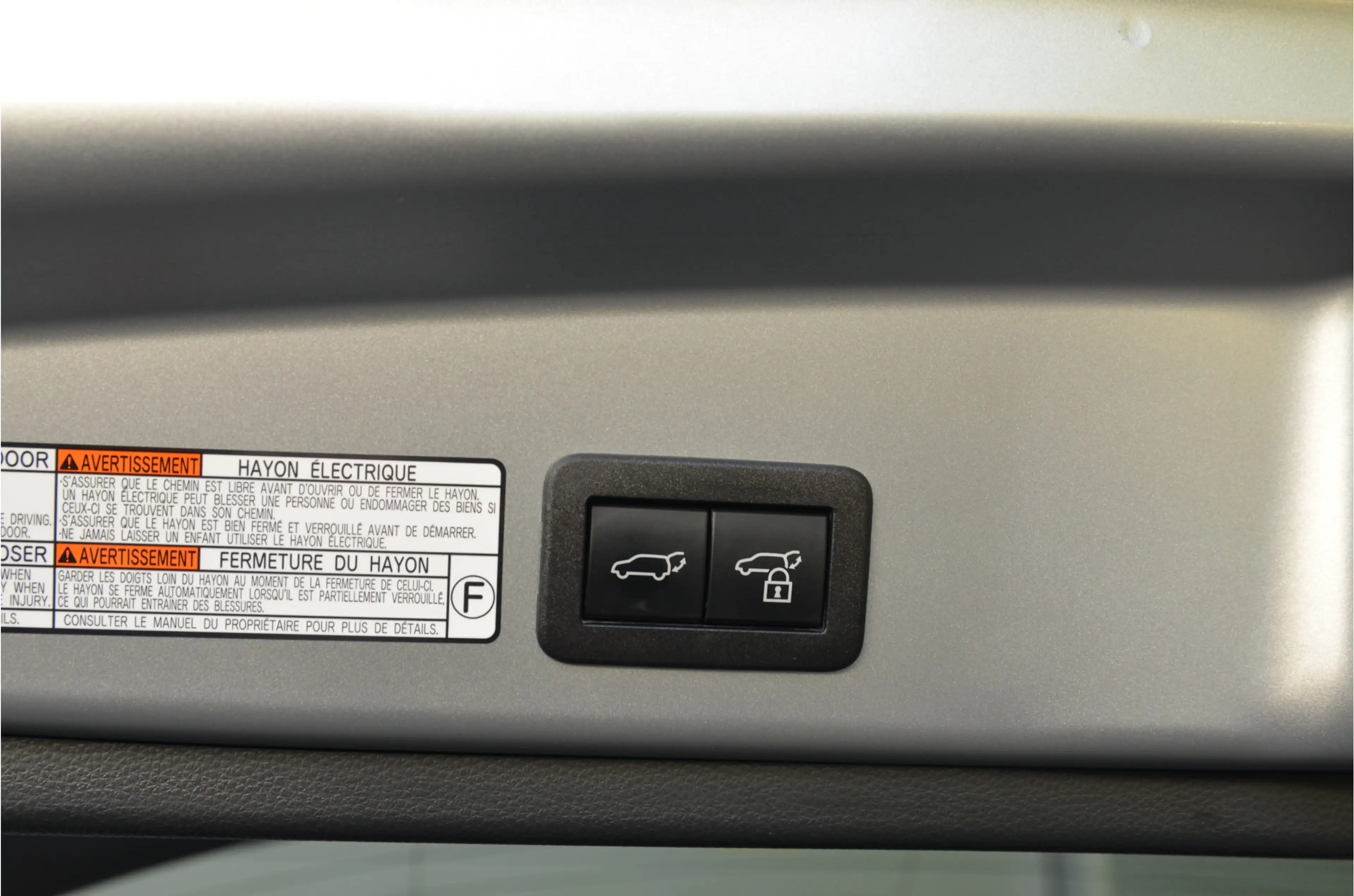 Toyota Corolla Cross Hybrid 140 Style + Premium Pack I Panorama-glasdak — photo 26
