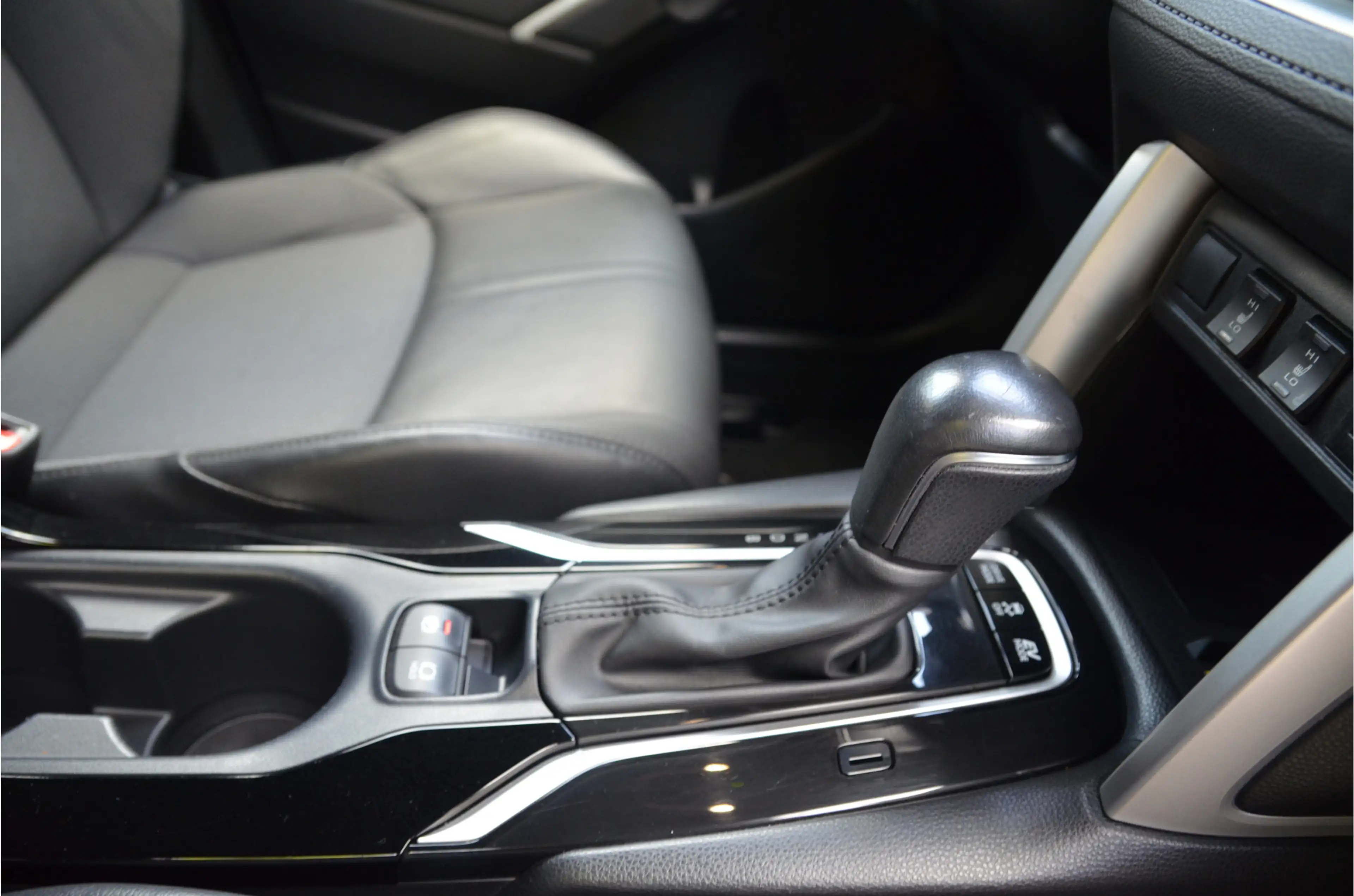 Toyota Corolla Cross Hybrid 140 Style + Premium Pack I Panorama-glasdak — photo 4