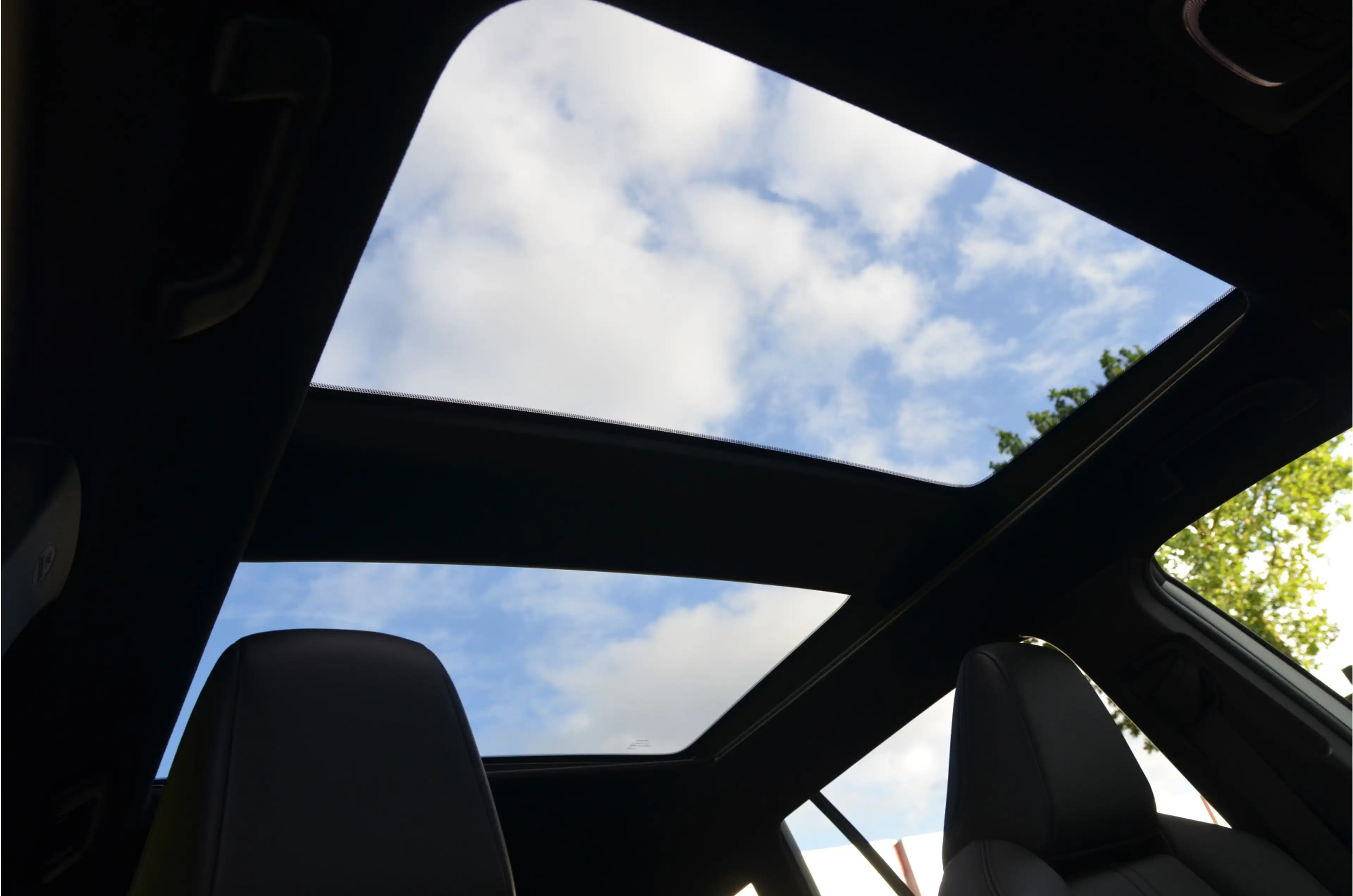Toyota Corolla Cross Hybrid 140 Style + Premium Pack I Panorama-glasdak — photo 2