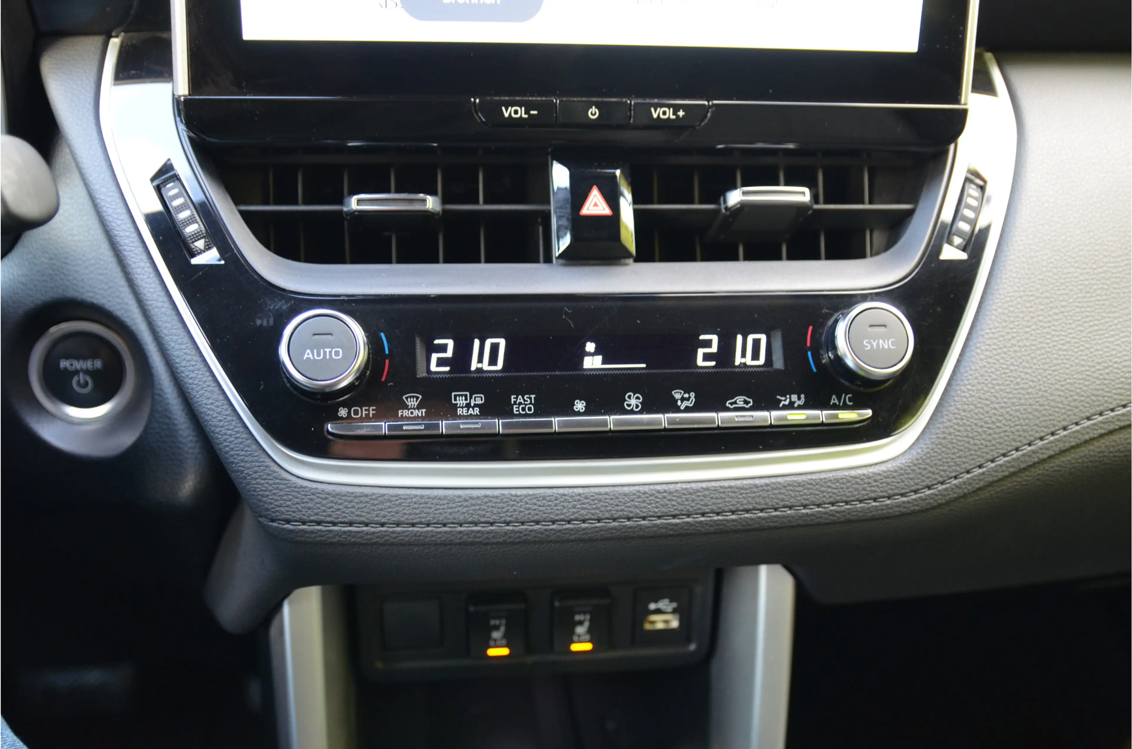 Toyota Corolla Cross Hybrid 140 Style + Premium Pack I Panorama-glasdak — photo 22