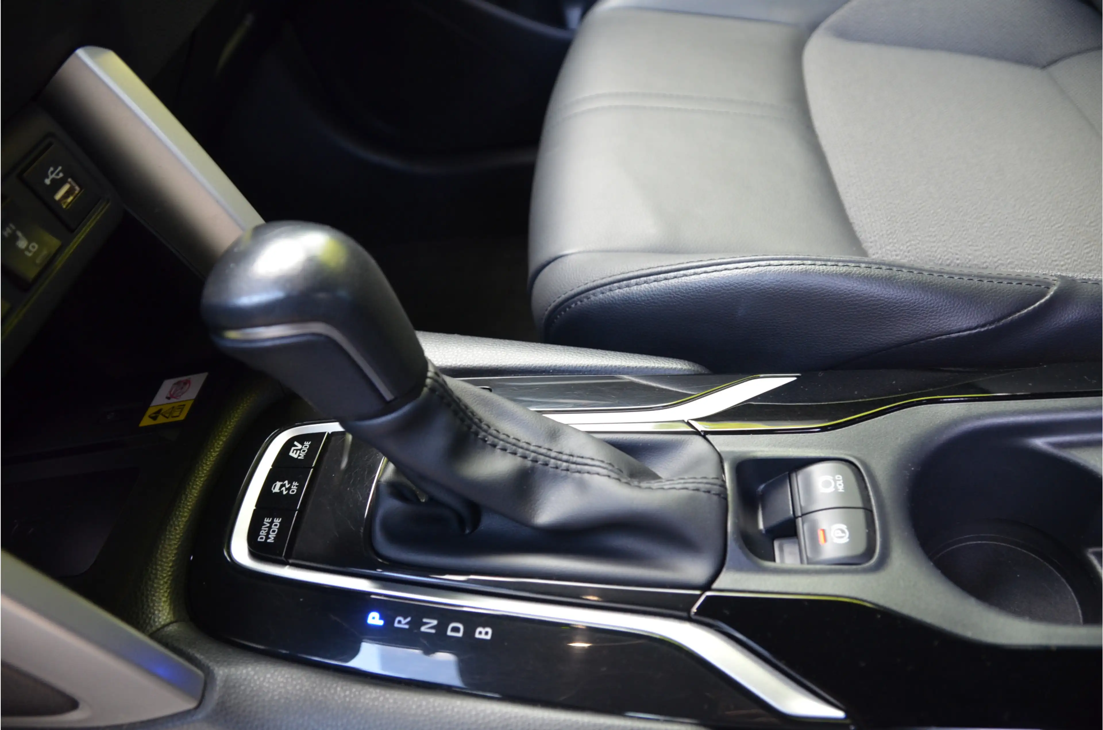 Toyota Corolla Cross Hybrid 140 Style + Premium Pack I Panorama-glasdak — photo 23