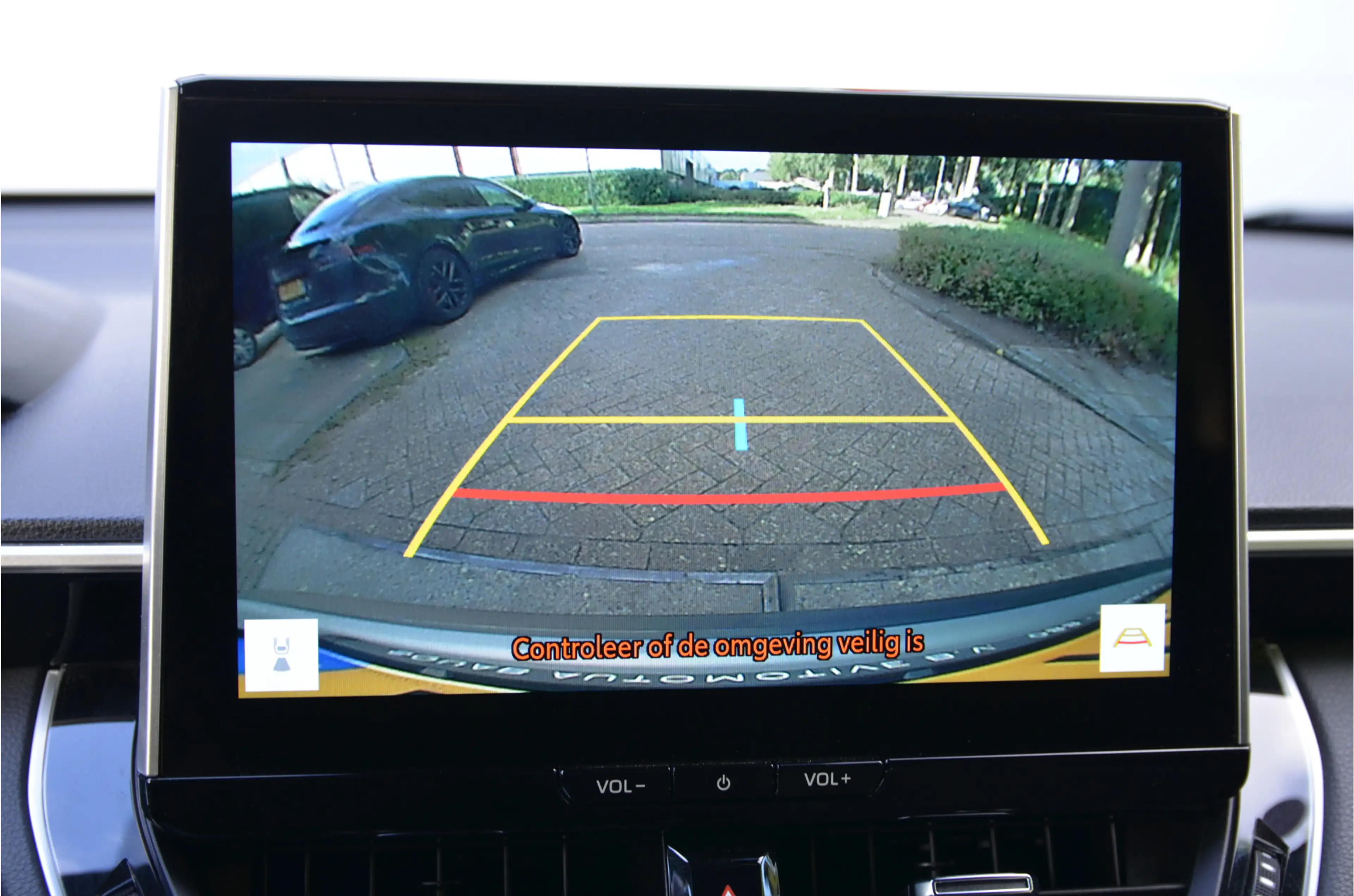 Toyota Corolla Cross Hybrid 140 Style + Premium Pack I Panorama-glasdak — photo 17