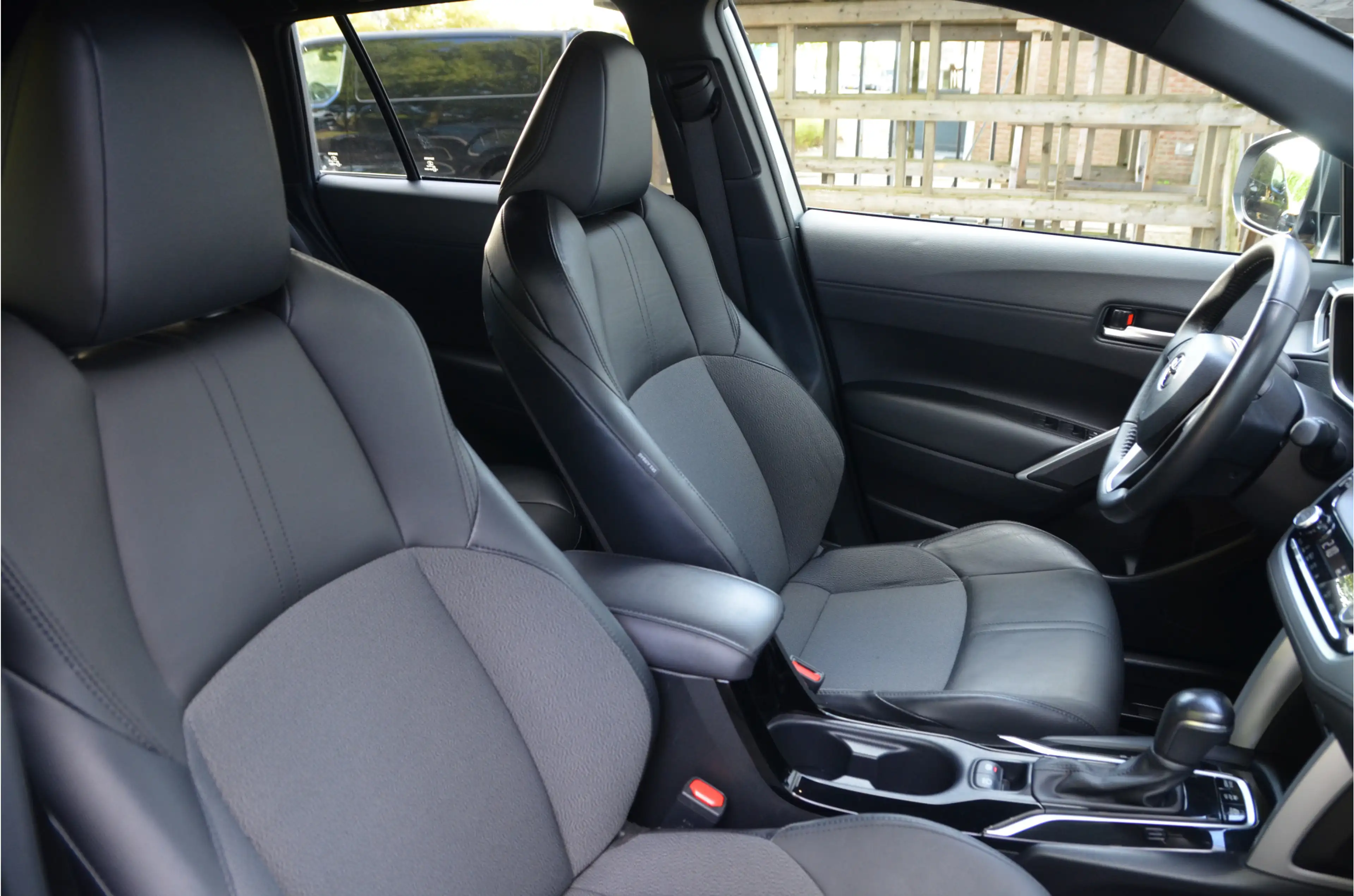 Toyota Corolla Cross Hybrid 140 Style + Premium Pack I Panorama-glasdak — photo 3