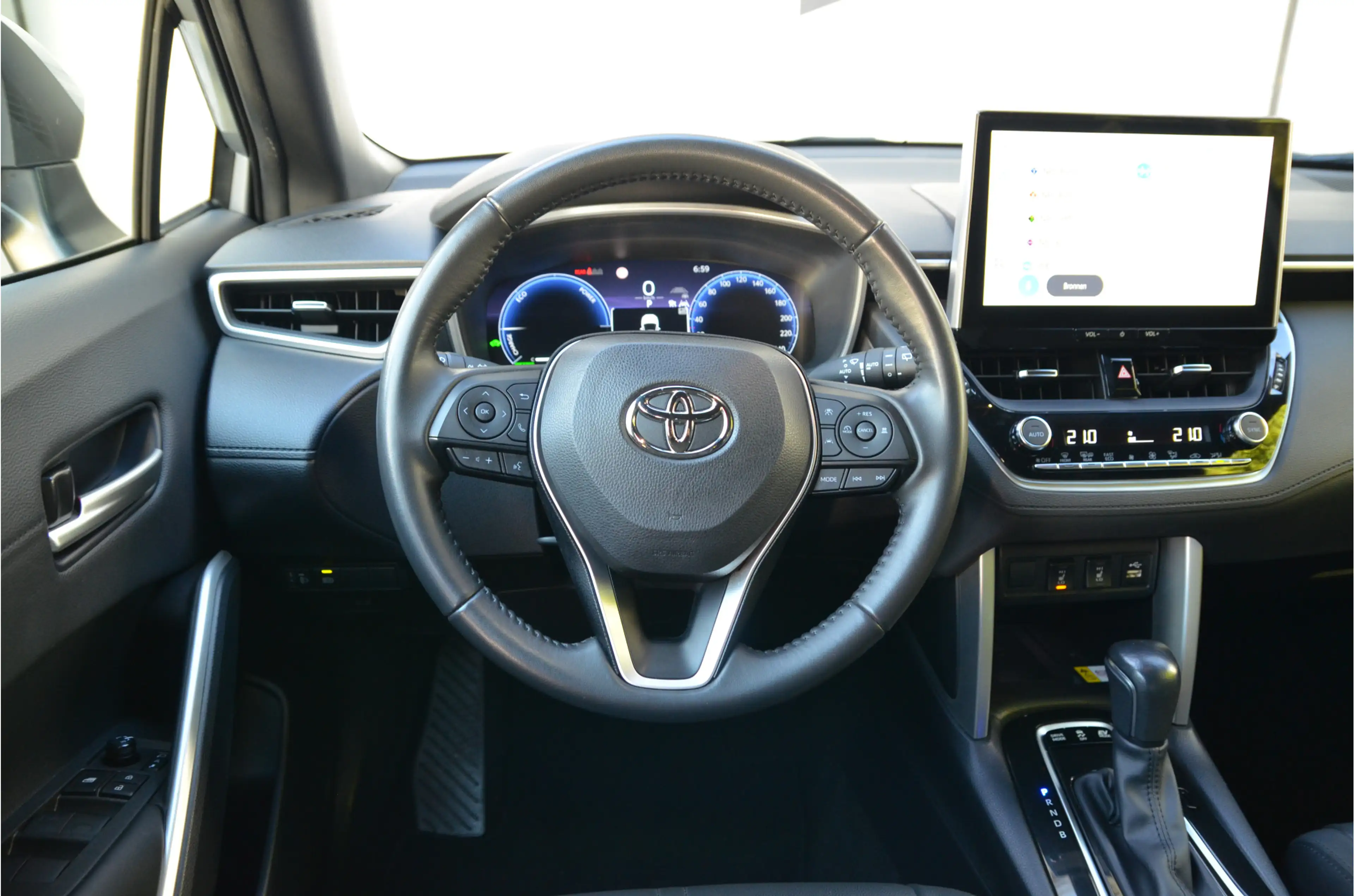 Toyota Corolla Cross Hybrid 140 Style + Premium Pack I Panorama-glasdak — photo 14