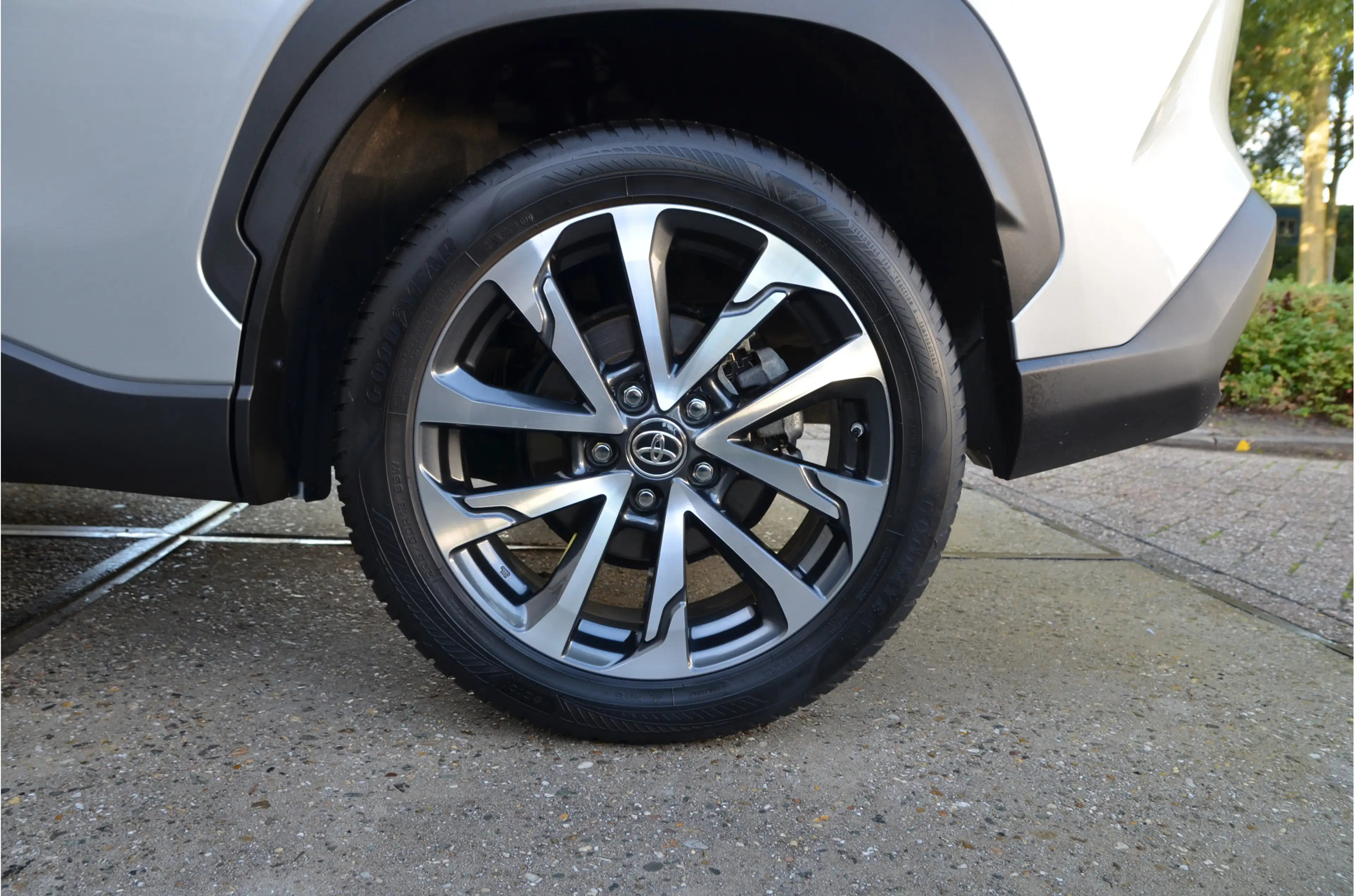 Toyota Corolla Cross Hybrid 140 Style + Premium Pack I Panorama-glasdak — photo 30