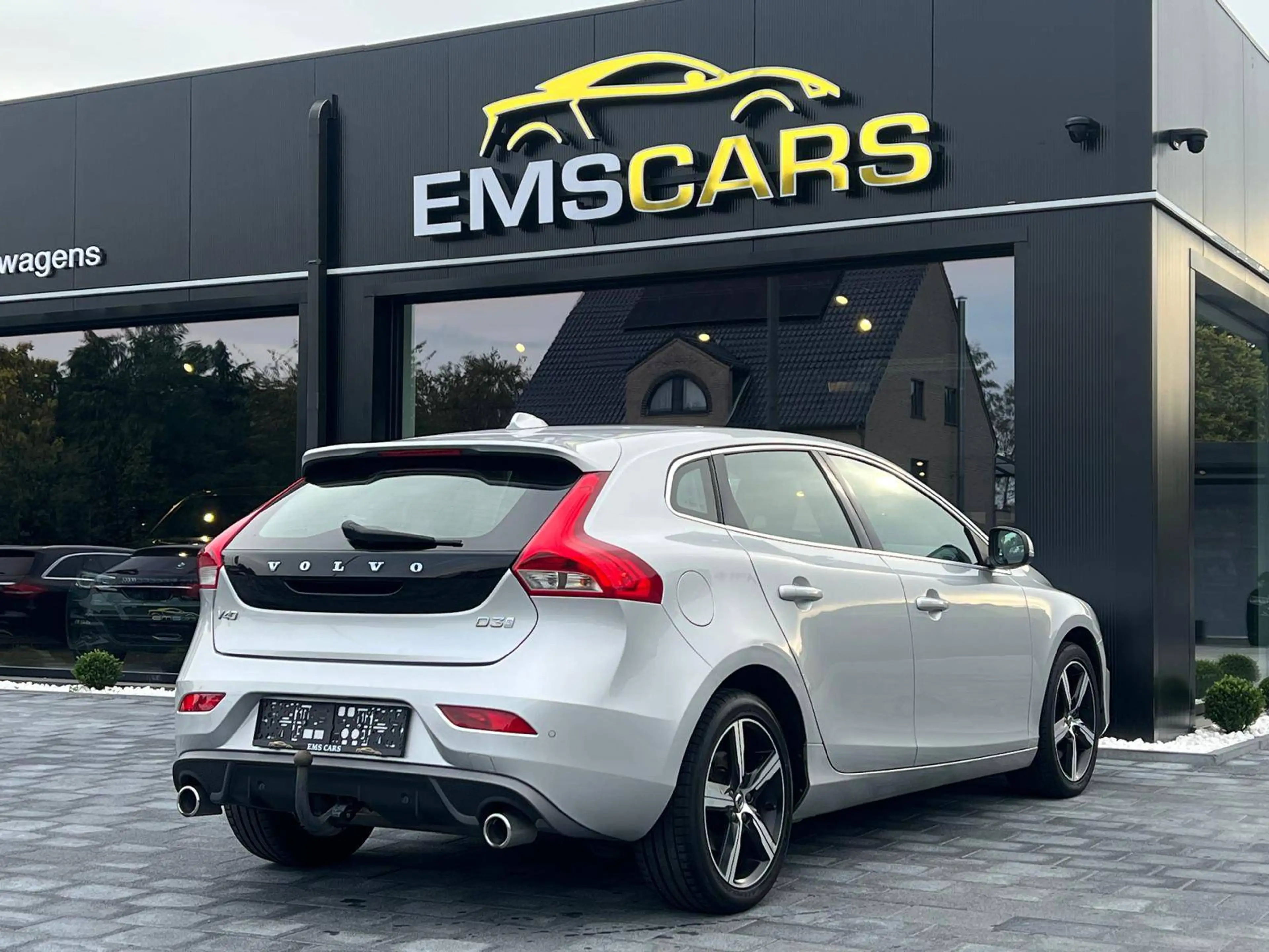 Volvo V40 2.0 D3 R-Design Automaat- Navi- Alcantara- Trekhaak- Led- Garantie! — photo 3
