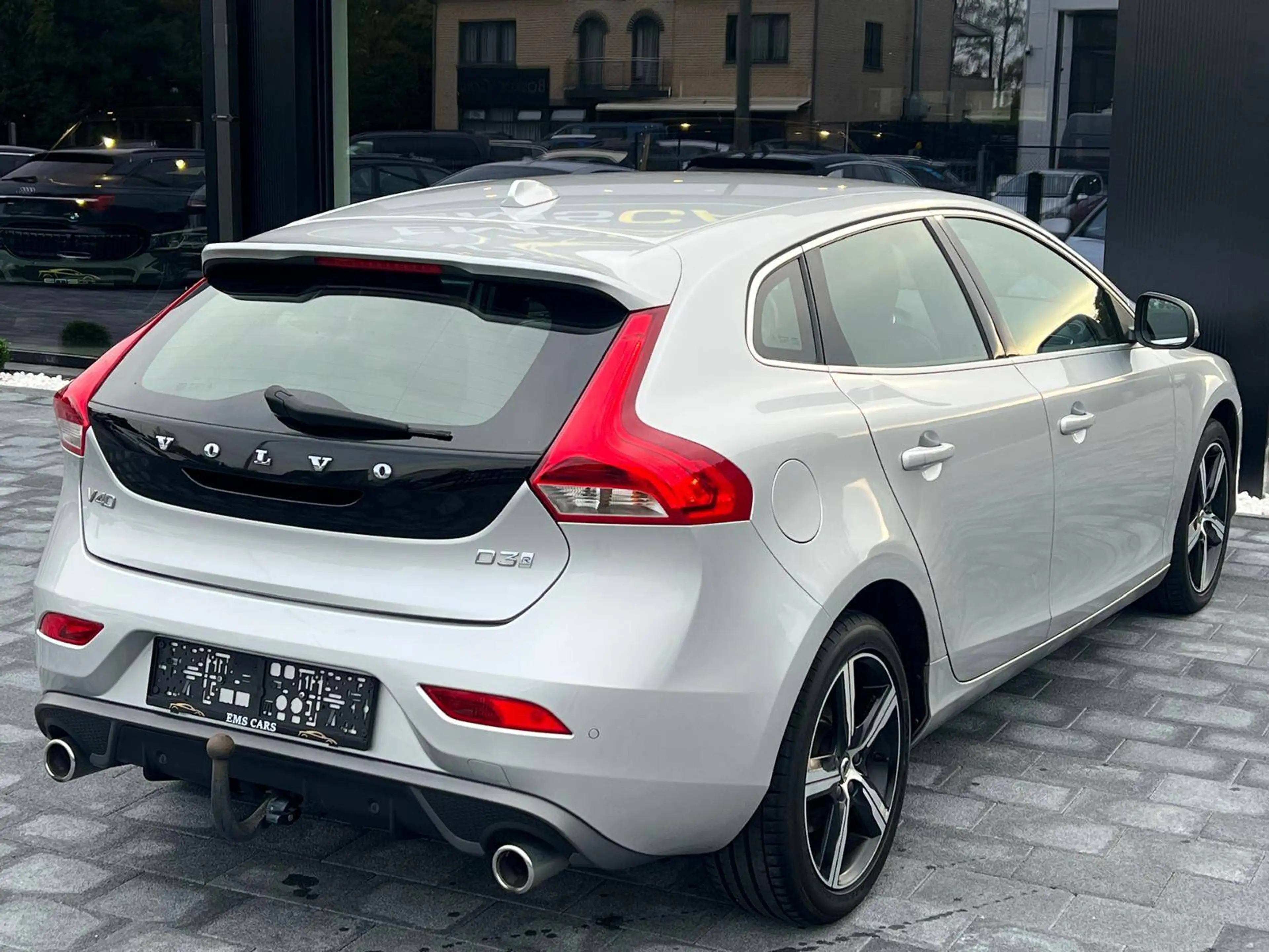 Volvo V40 2.0 D3 R-Design Automaat- Navi- Alcantara- Trekhaak- Led- Garantie! — photo 4