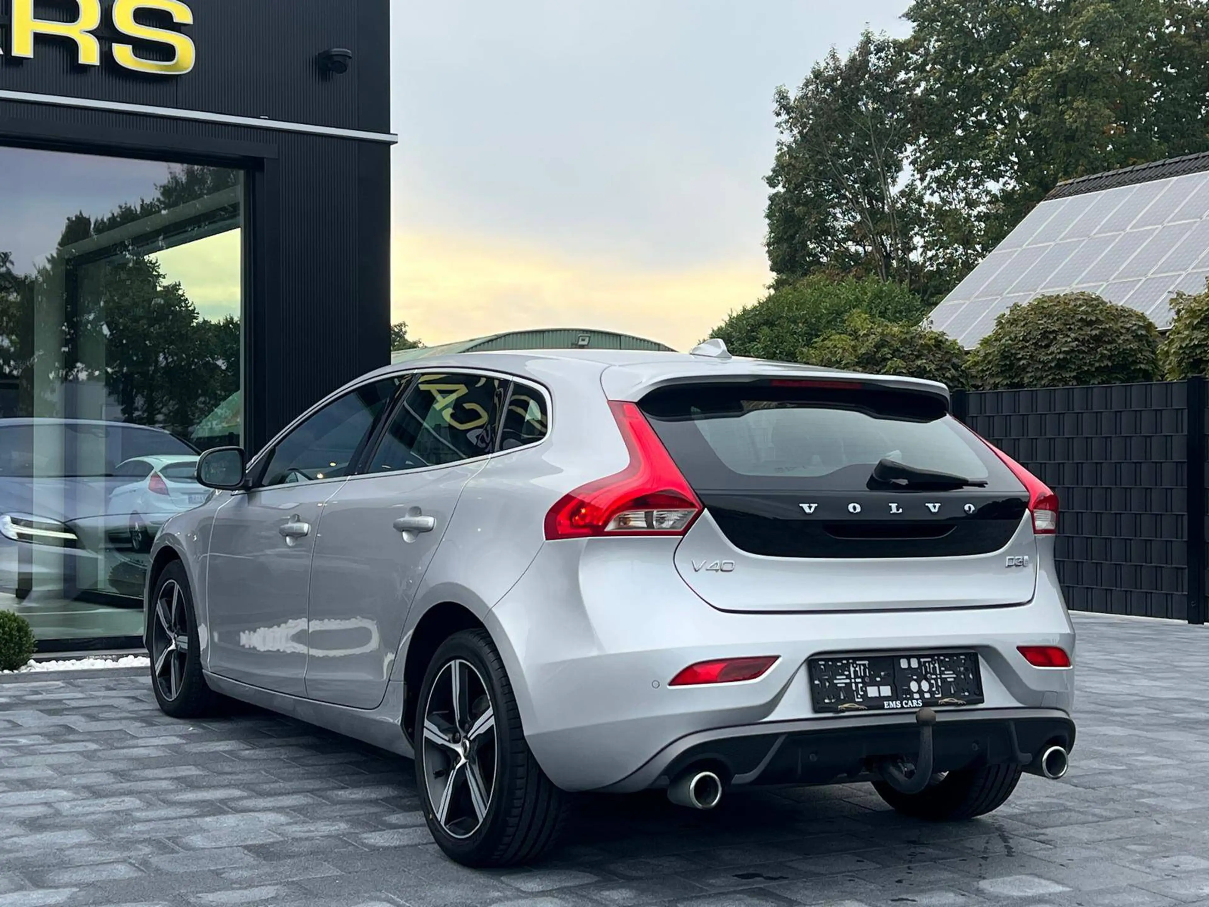 Volvo V40 2.0 D3 R-Design Automaat- Navi- Alcantara- Trekhaak- Led- Garantie! — photo 6