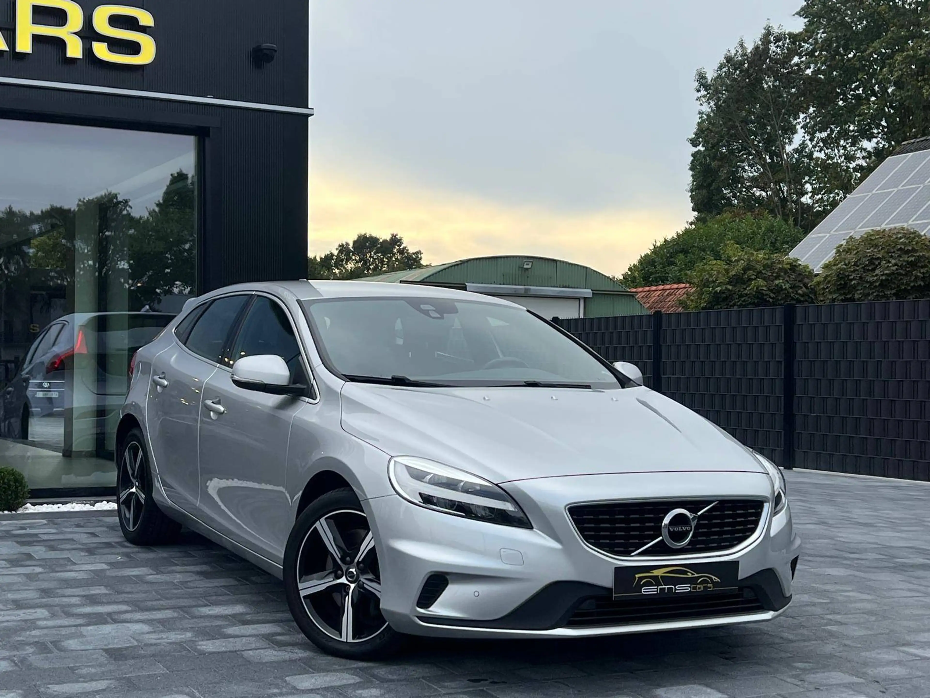 Volvo V40 2.0 D3 R-Design Automaat- Navi- Alcantara- Trekhaak- Led- Garantie! — photo 5