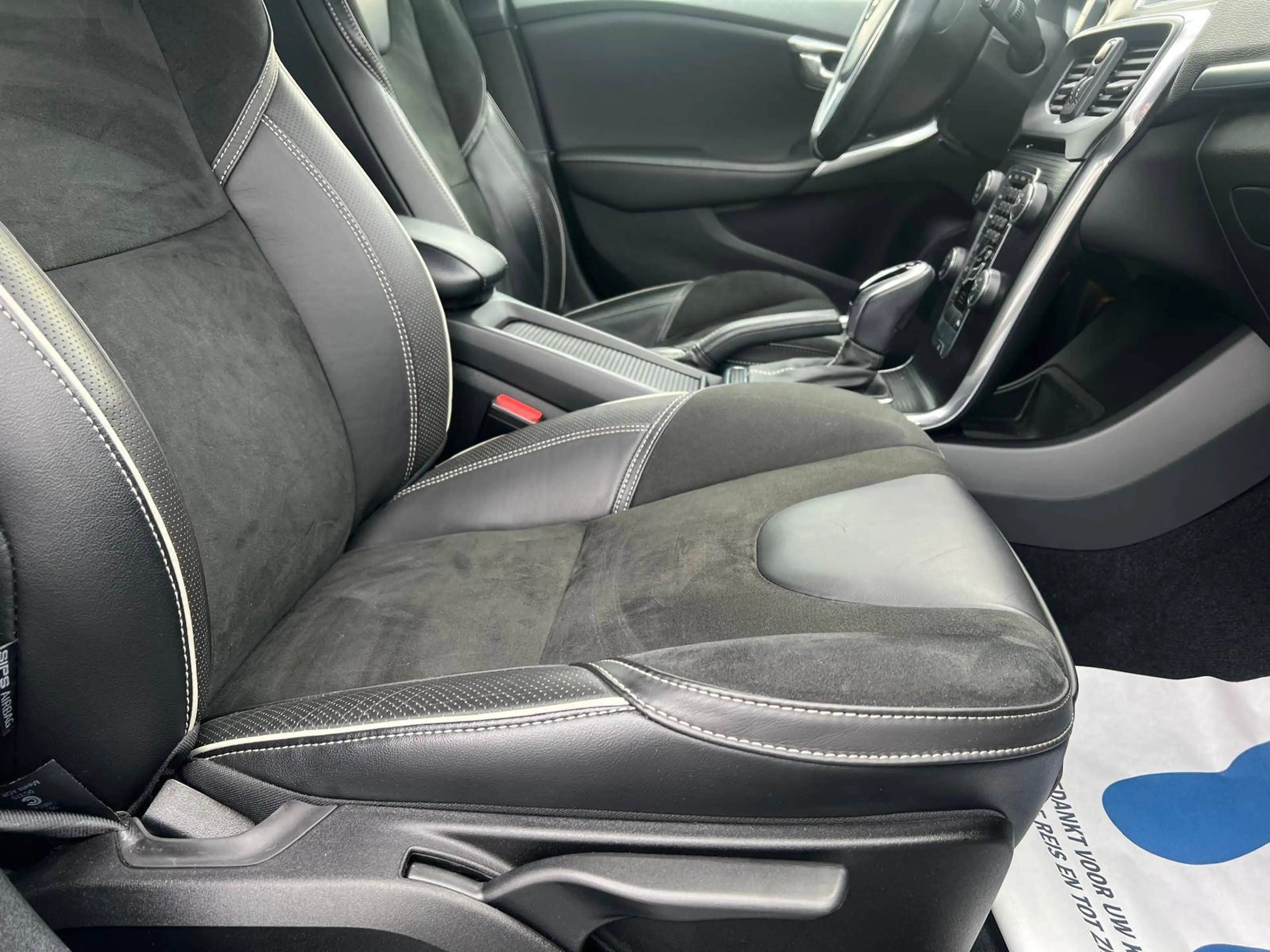 Volvo V40 2.0 D3 R-Design Automaat- Navi- Alcantara- Trekhaak- Led- Garantie! — photo 8