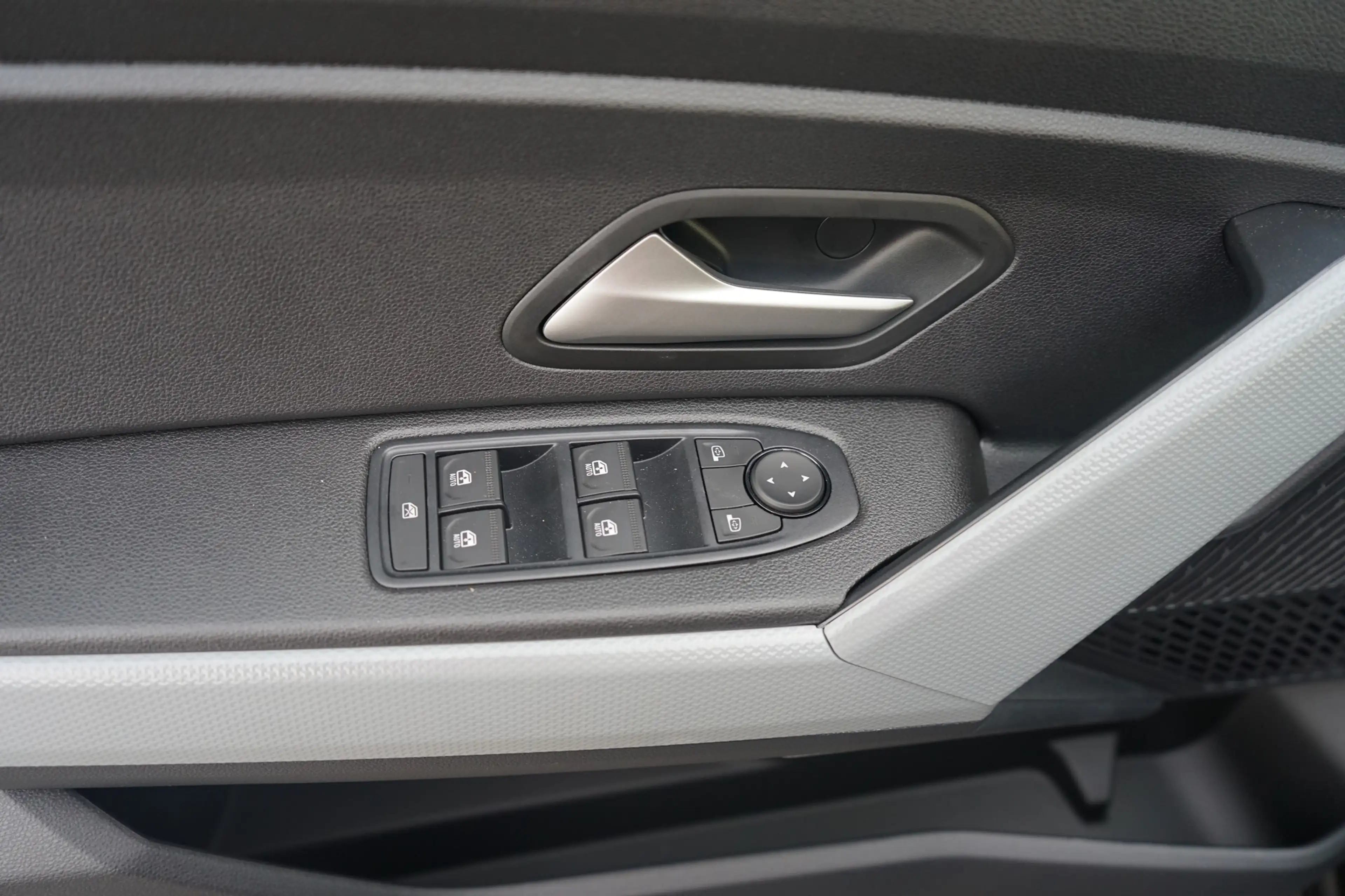 Dacia Bigster Essential 140 mHev LED Kamera — photo 14