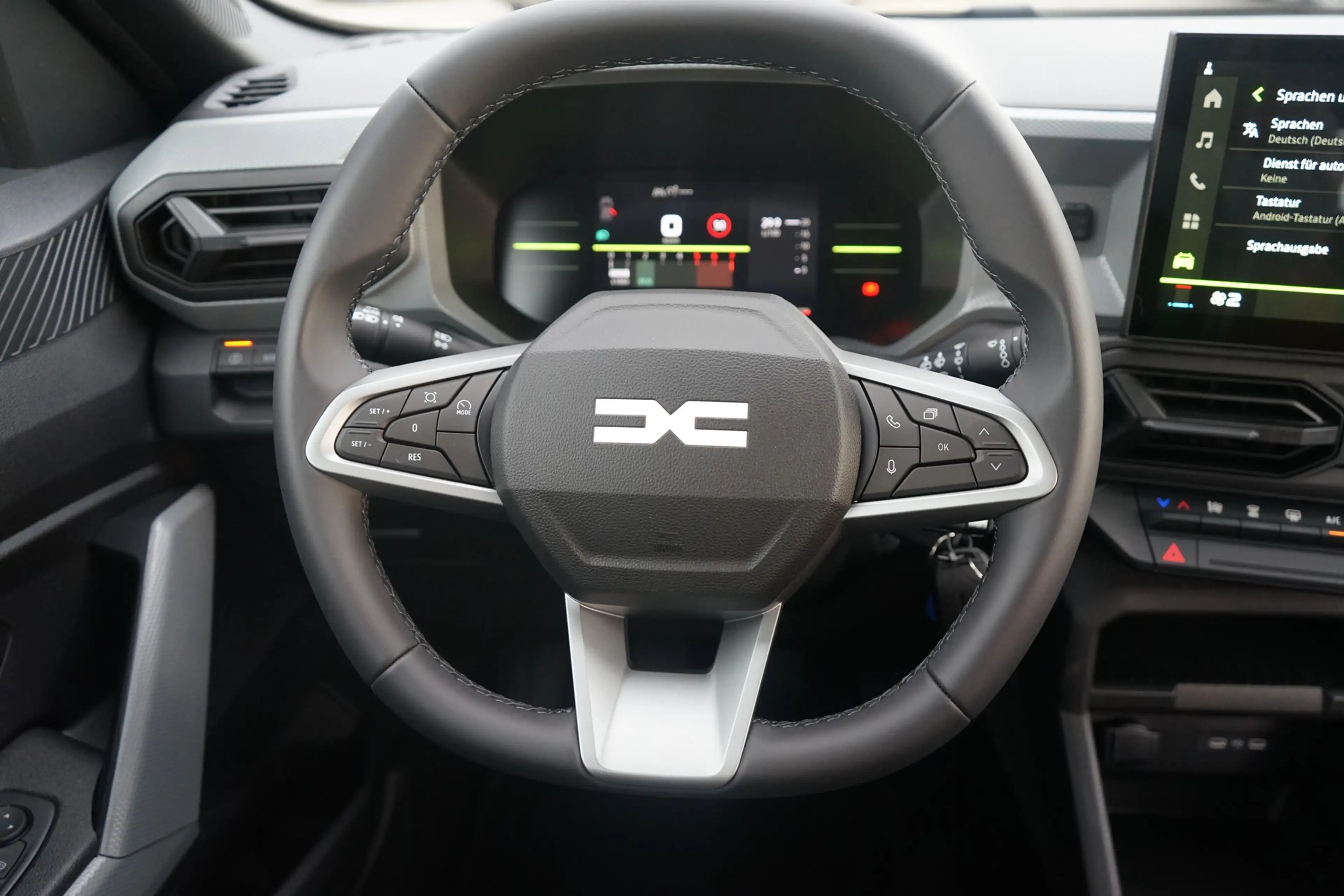 Dacia Bigster Essential 140 mHev LED Kamera — photo 13