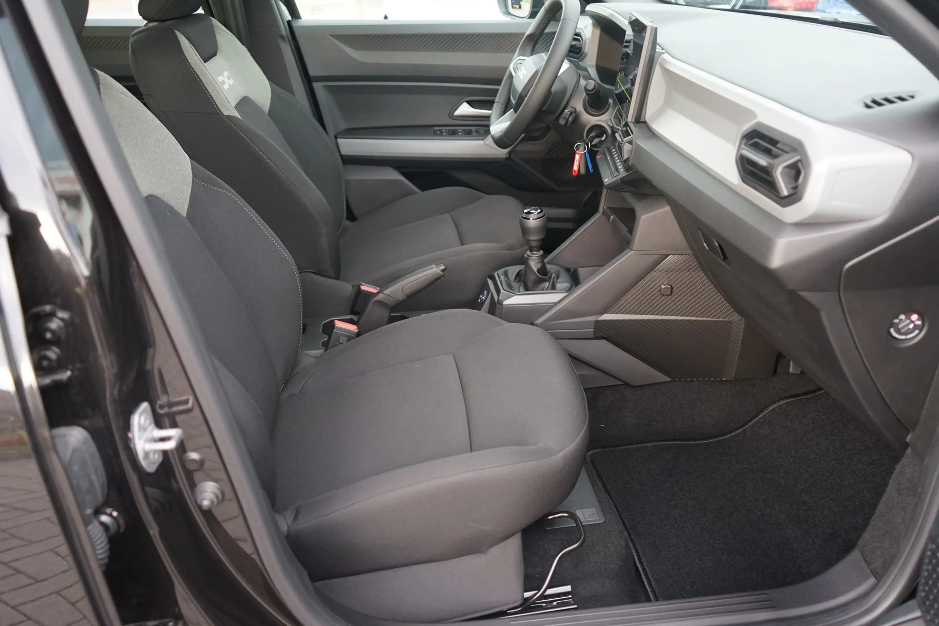 Dacia Bigster Essential 140 mHev LED Kamera — photo 10