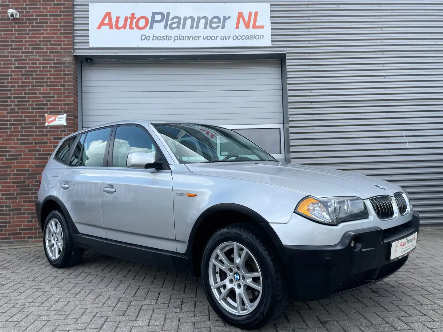 BMW X3 2.5i! Airco! Automaat! Lage kmstand! Youngtimer! Gris - 1