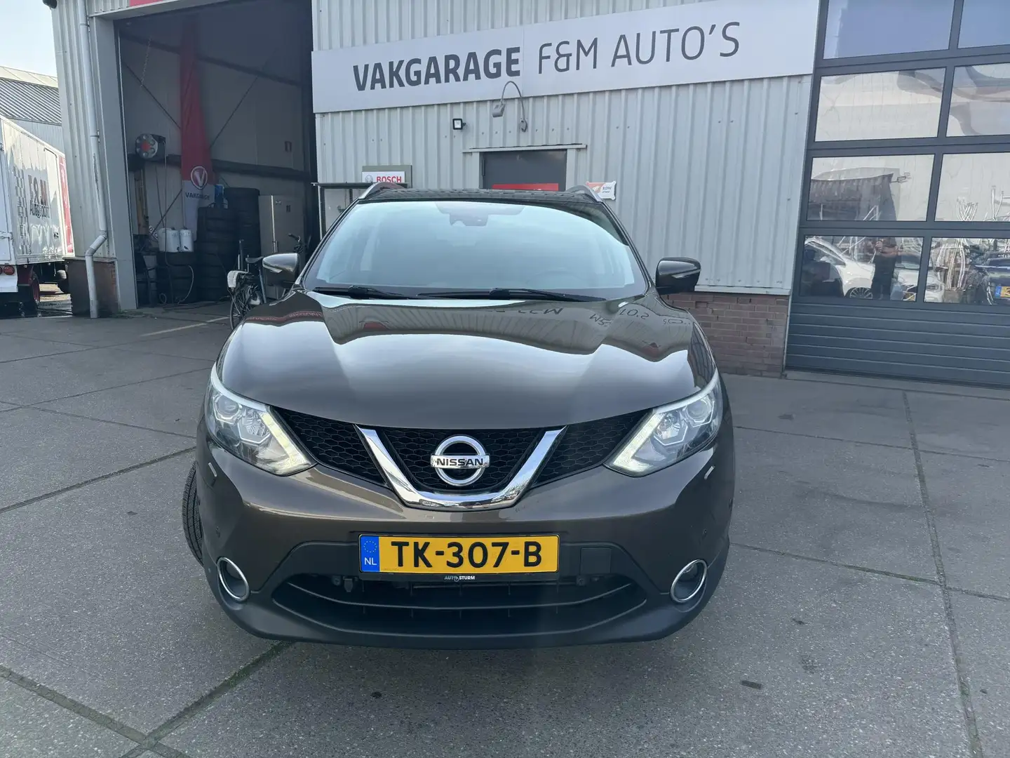 Nissan Qashqai 1.2 Premier Edition Brown - 2