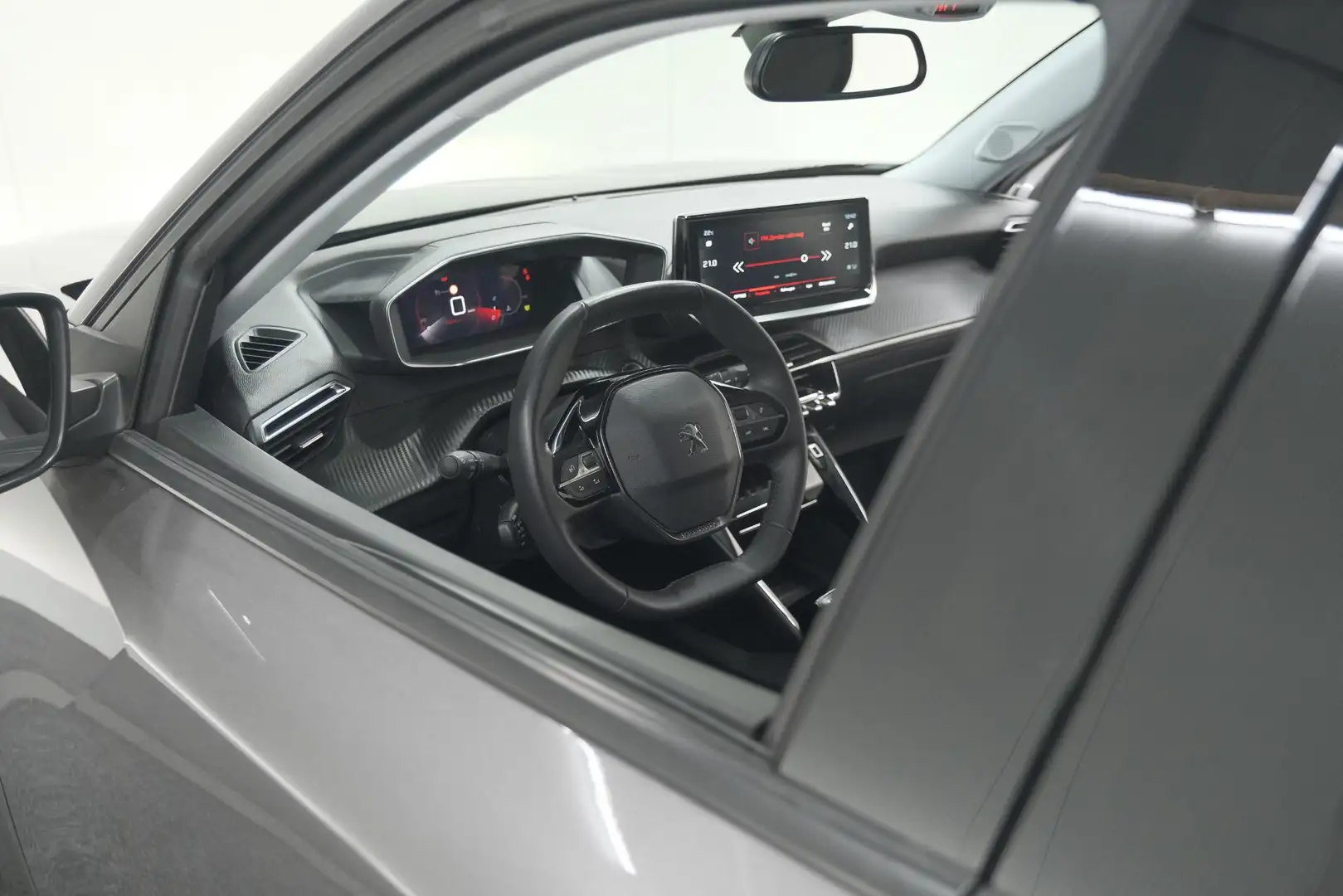 Peugeot 2008 PureTech 102 Allure Pack | Camera | Apple Carplay Grijs - 2