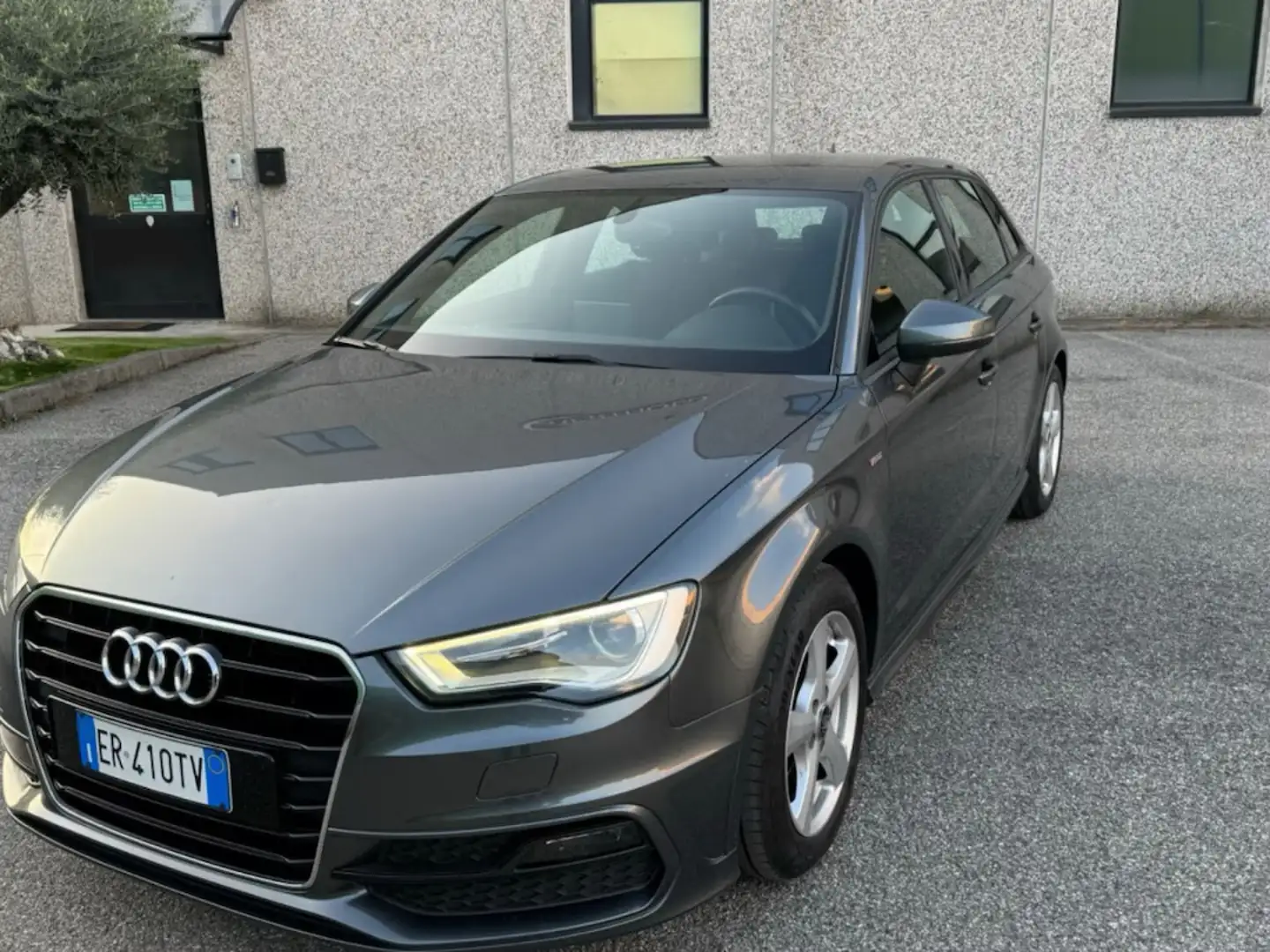 Audi A3 Sportback 1.4 tfsi Attraction s line Grigio - 1