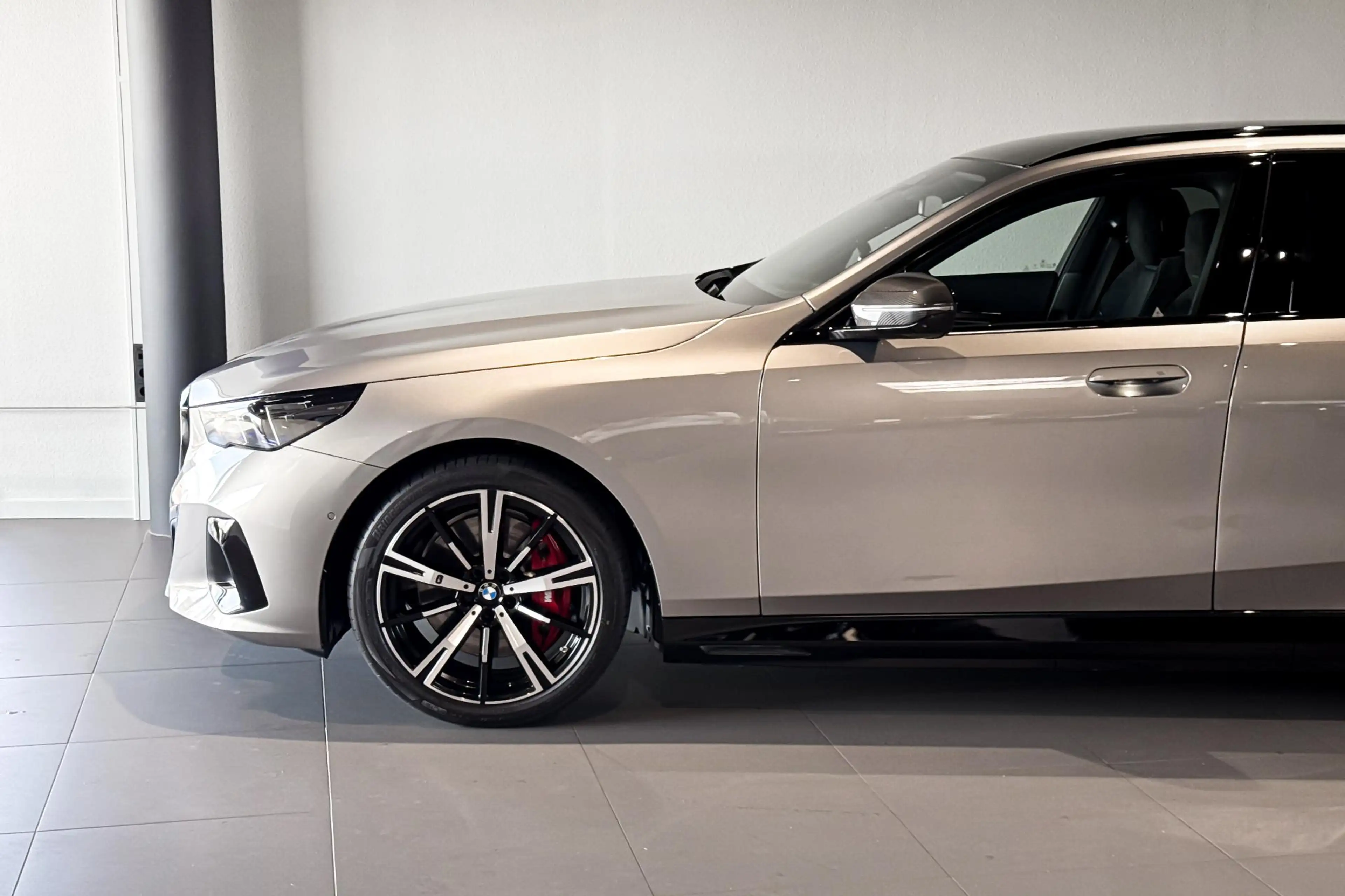 BMW i5 Touring eDrive40 84 kWh | M Sport Pro | Glazen Pan — photo 4