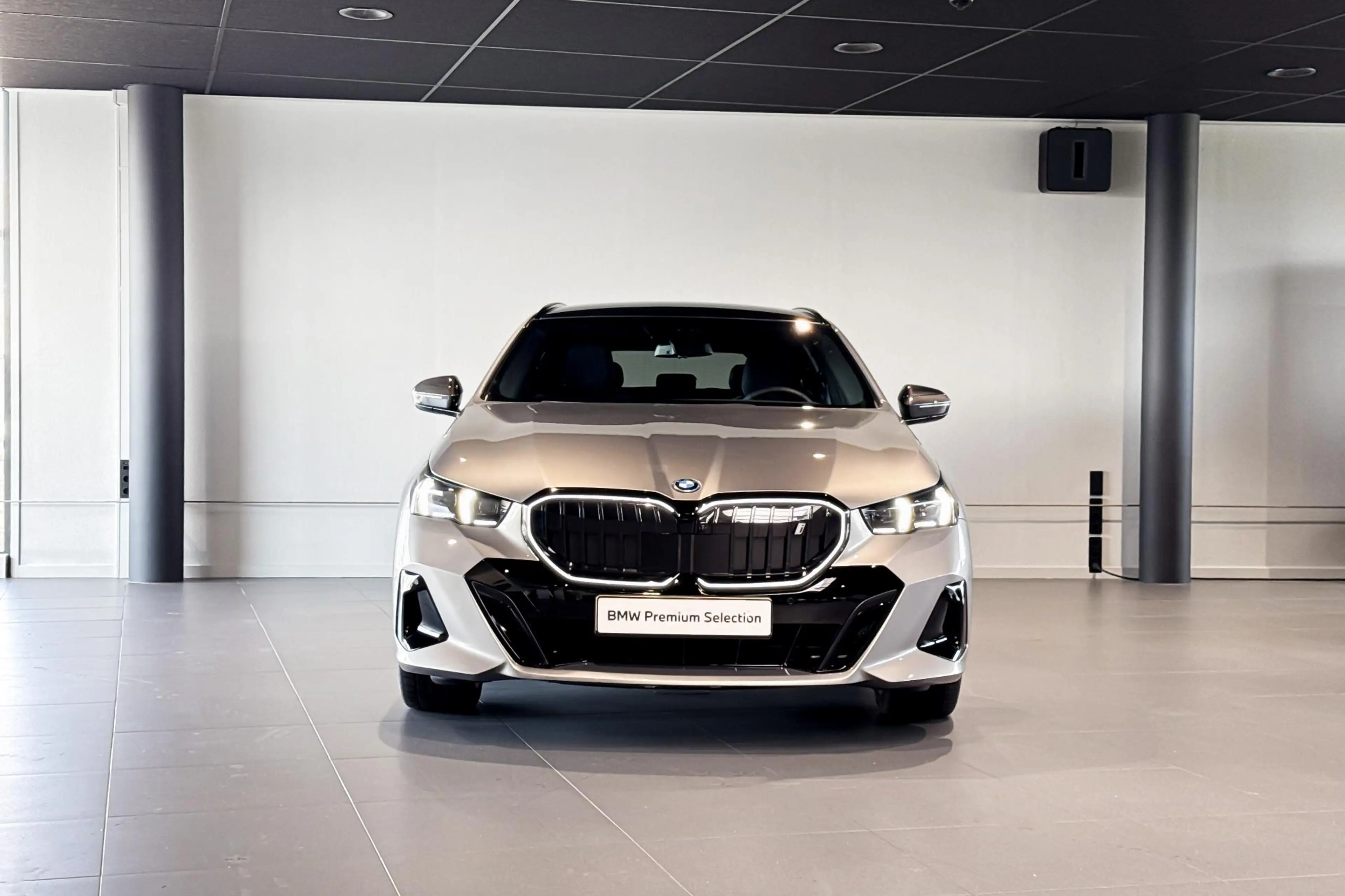 BMW i5 Touring eDrive40 84 kWh | M Sport Pro | Glazen Pan — photo 5