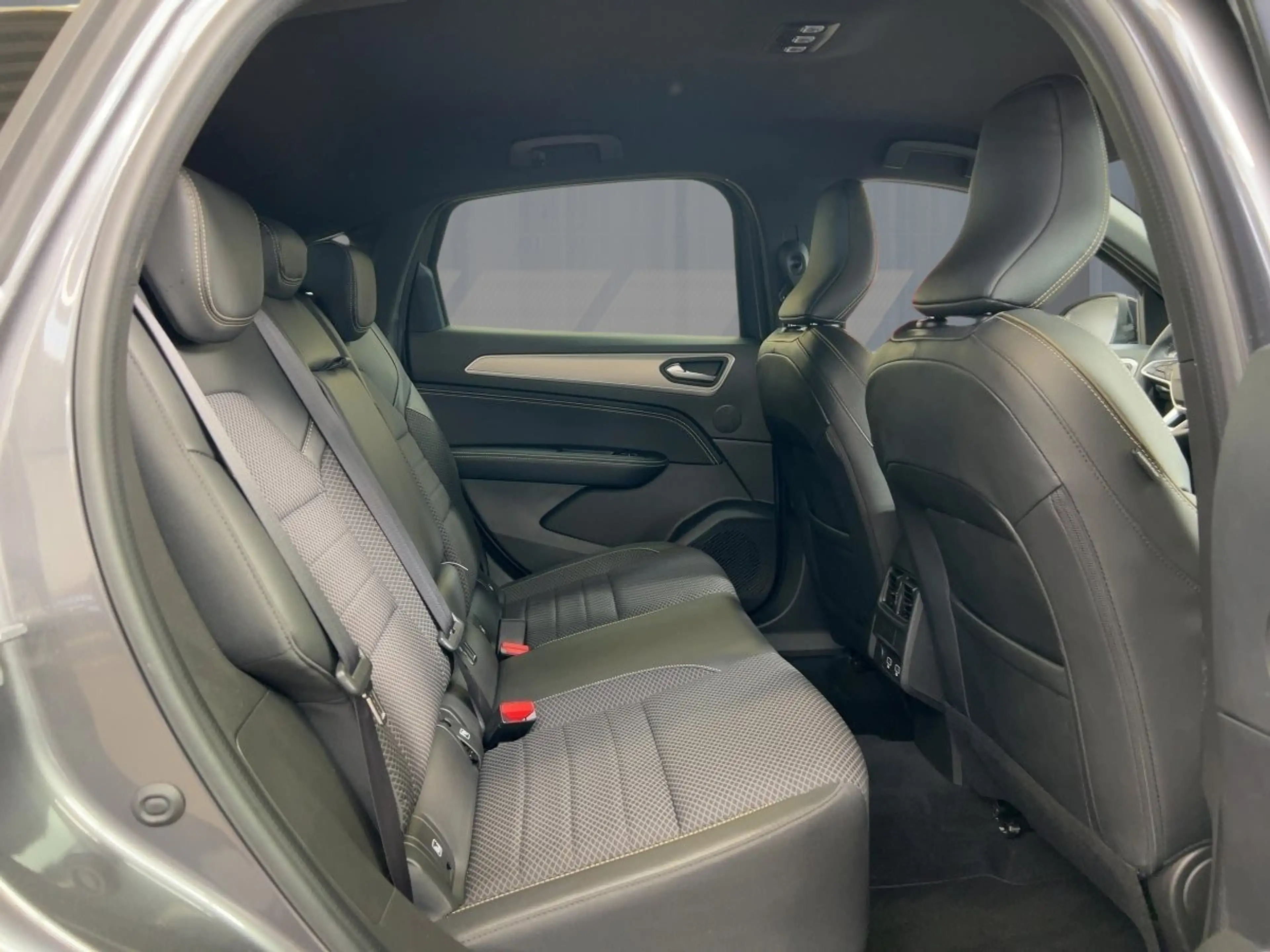 Renault Arkana TECHNO TCe 140 MILD-HYBRID EDC Comfort+City-Paket — photo 9
