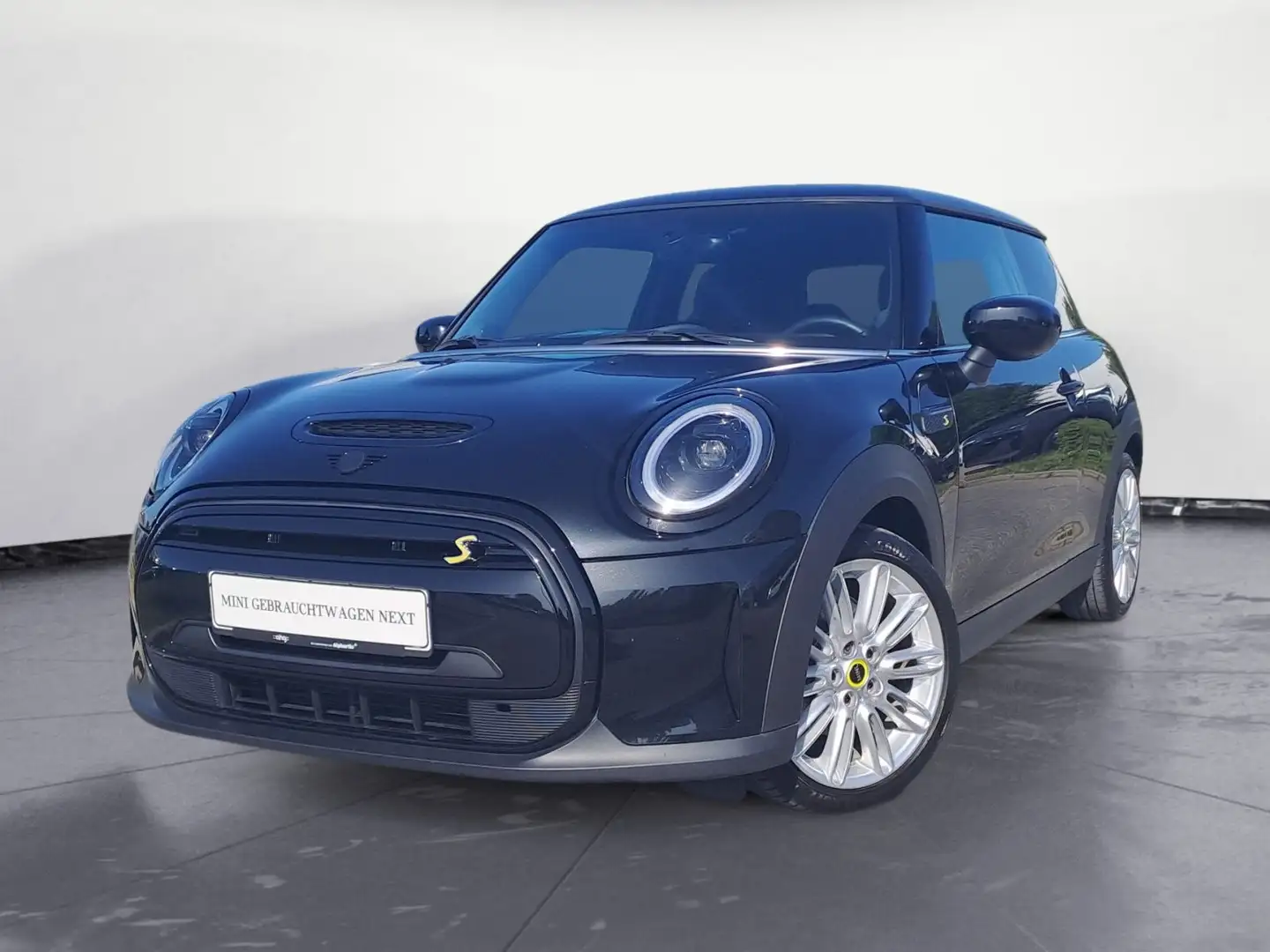 MINI Cooper SE . Classic Trim Navi Panorama HiFi PDC Schwarz - 2