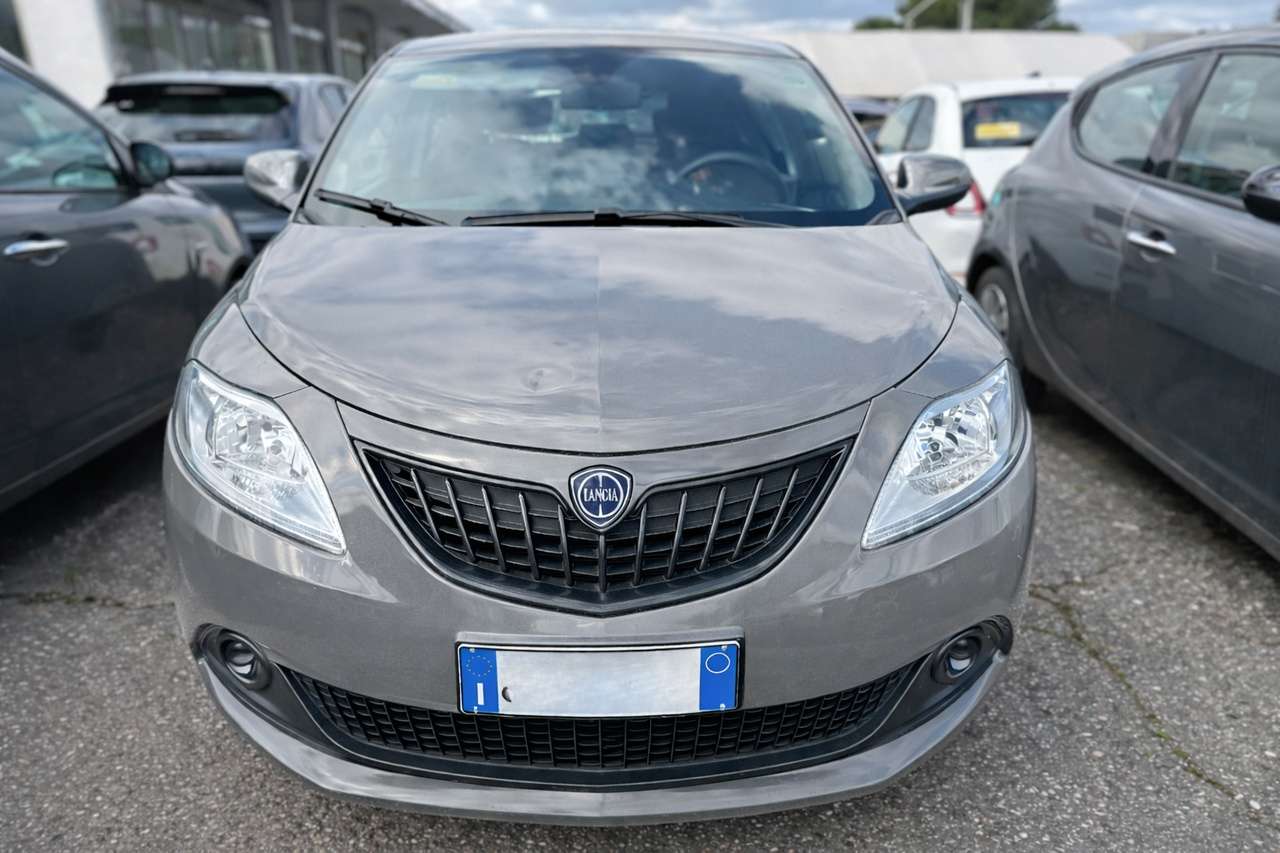 Lancia Ypsilon 1.0 FireFly Hybrid Silver