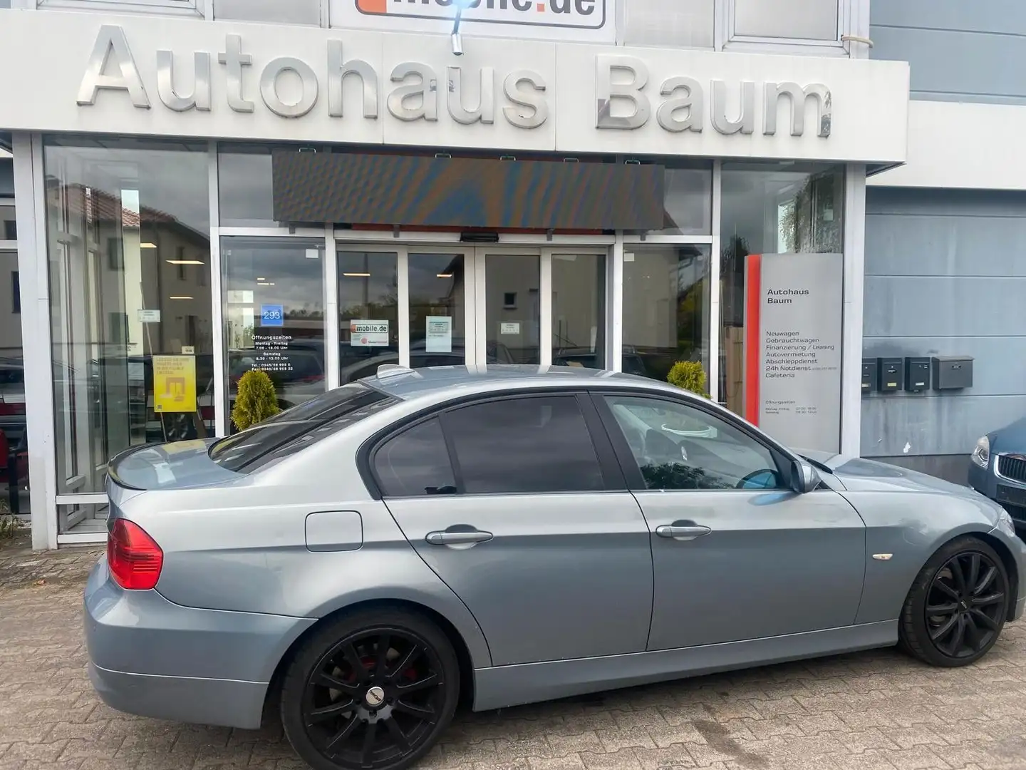 BMW 320 Baureihe 3 Lim. 320i Grau - 1