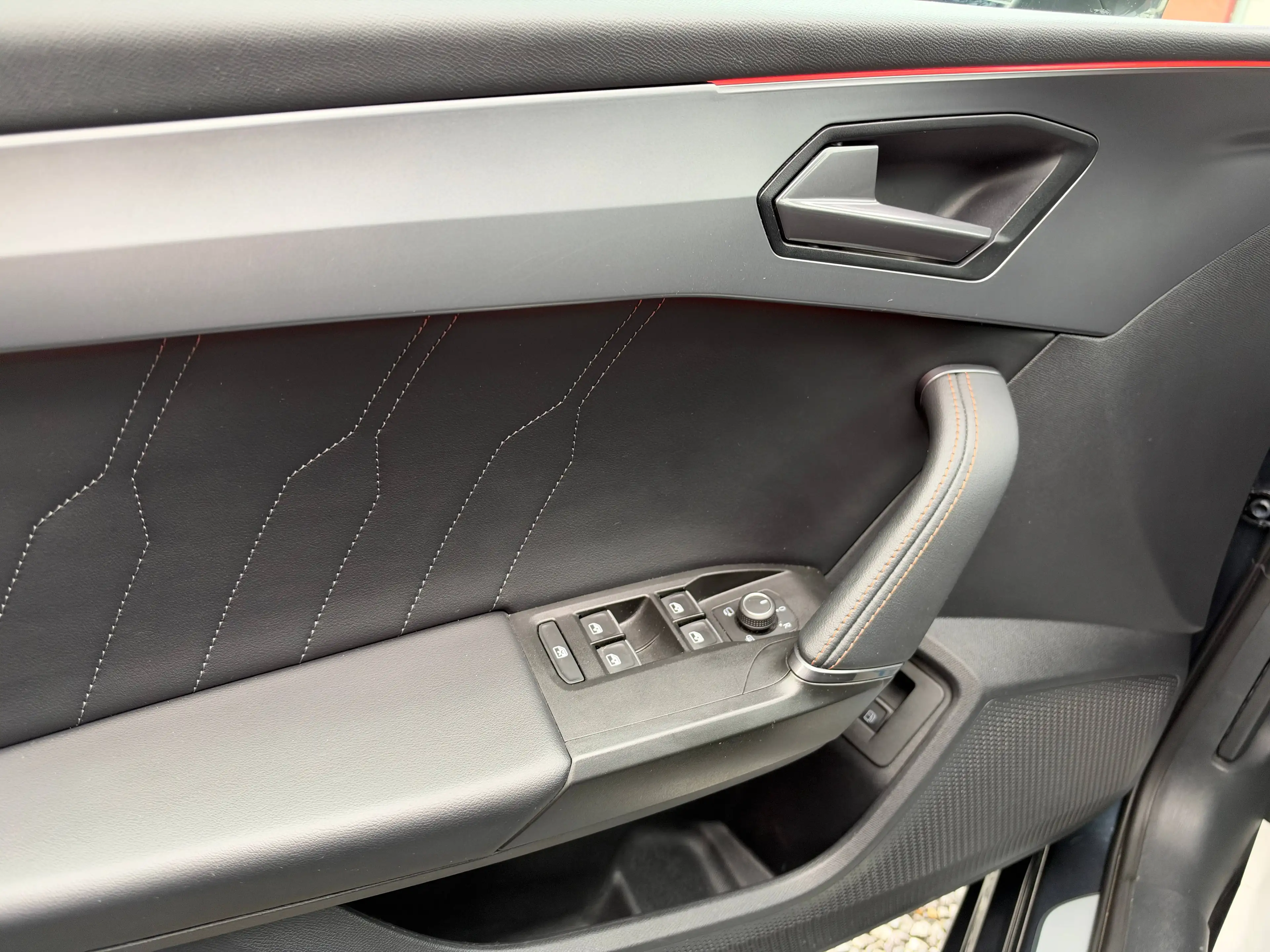 CUPRA Leon VZ e-Hybrid *PANORAMA*DAB*LED*SPORTSITZE*NAVI*TOP — photo 9