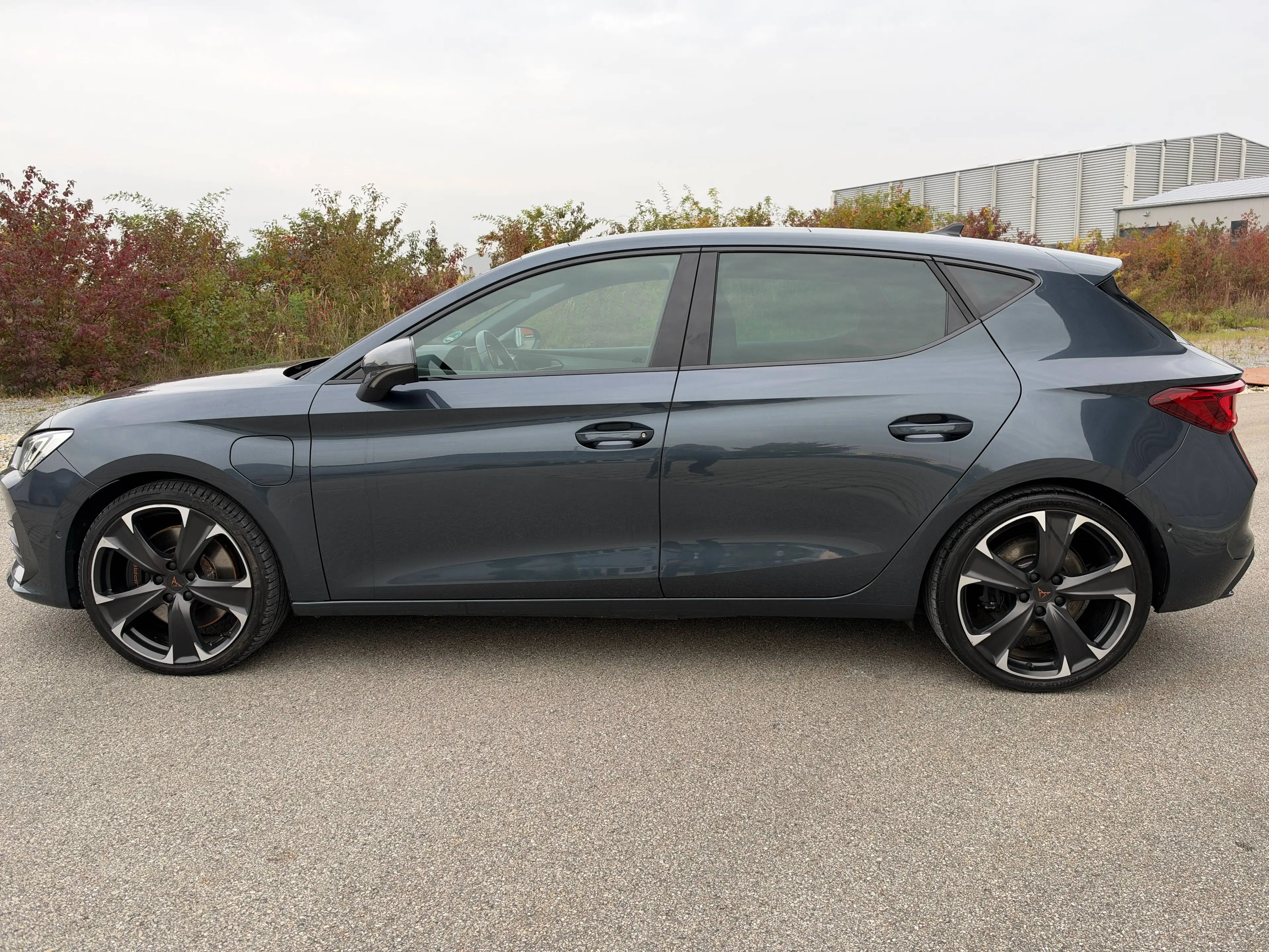 CUPRA Leon VZ e-Hybrid *PANORAMA*DAB*LED*SPORTSITZE*NAVI*TOP — photo 2