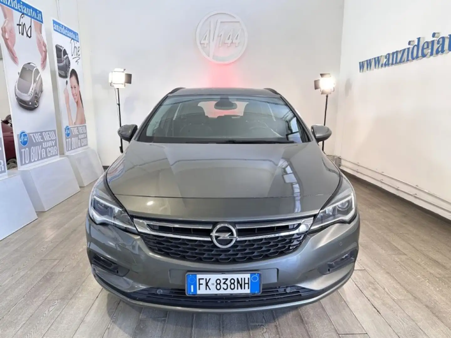 Opel Astra 1.6 CDTi 110CV Sports Tourer Business Gris - 2