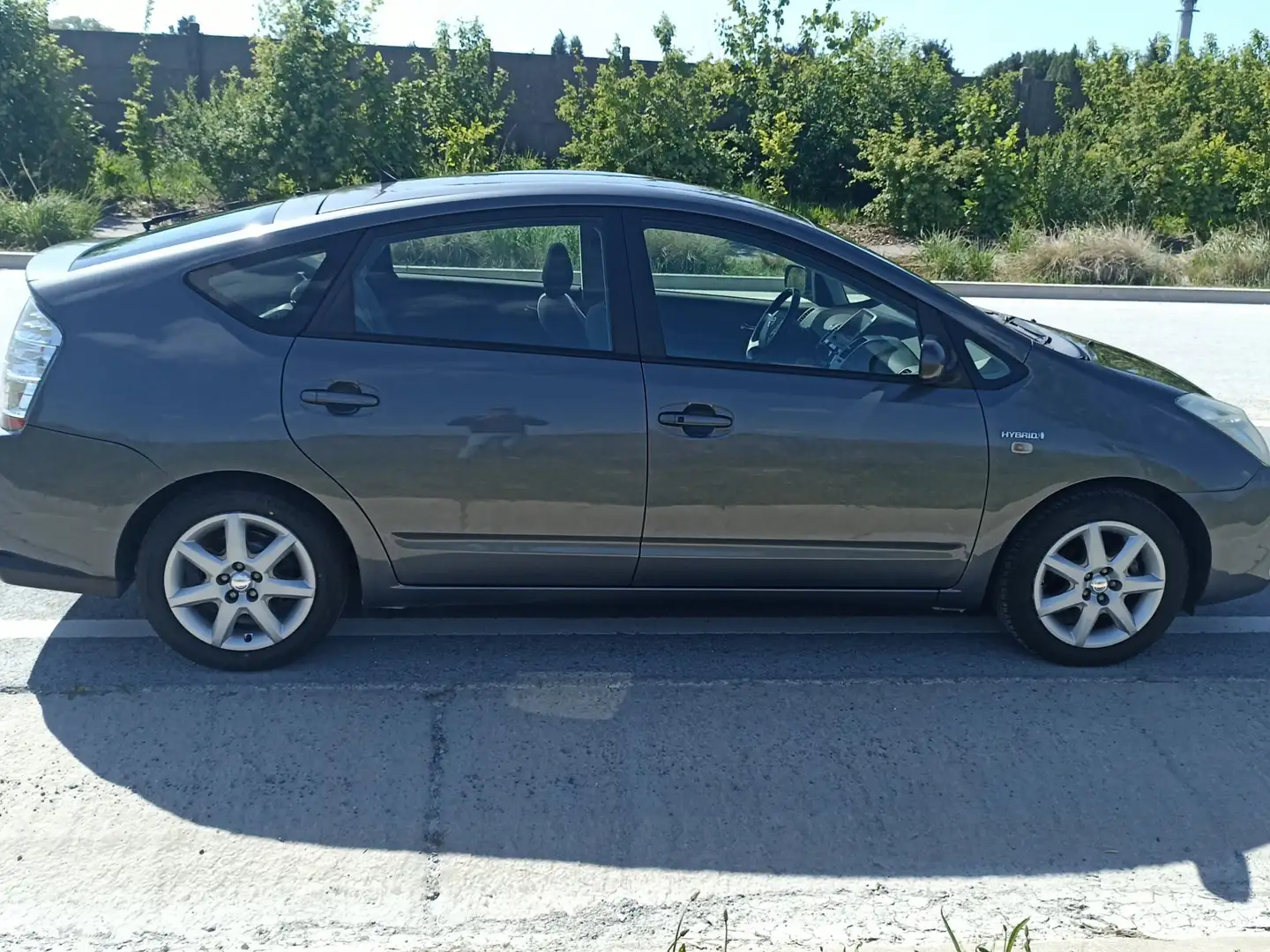 Toyota Prius Prius 110h Linéa Sol MC Gris - 2