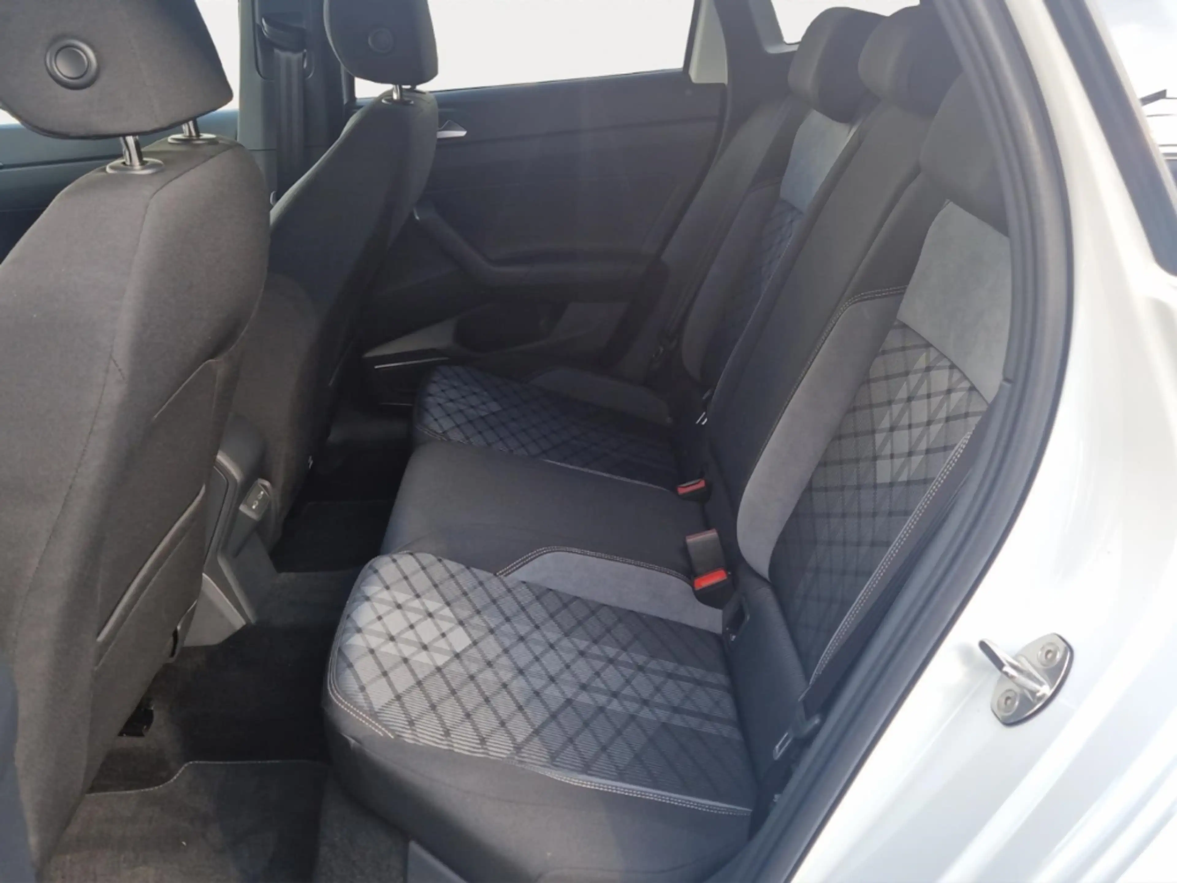 Volkswagen Taigo 1.0 TSI R-Line *MATRIX*PANO*APP-CONN.*NAVI* — photo 13