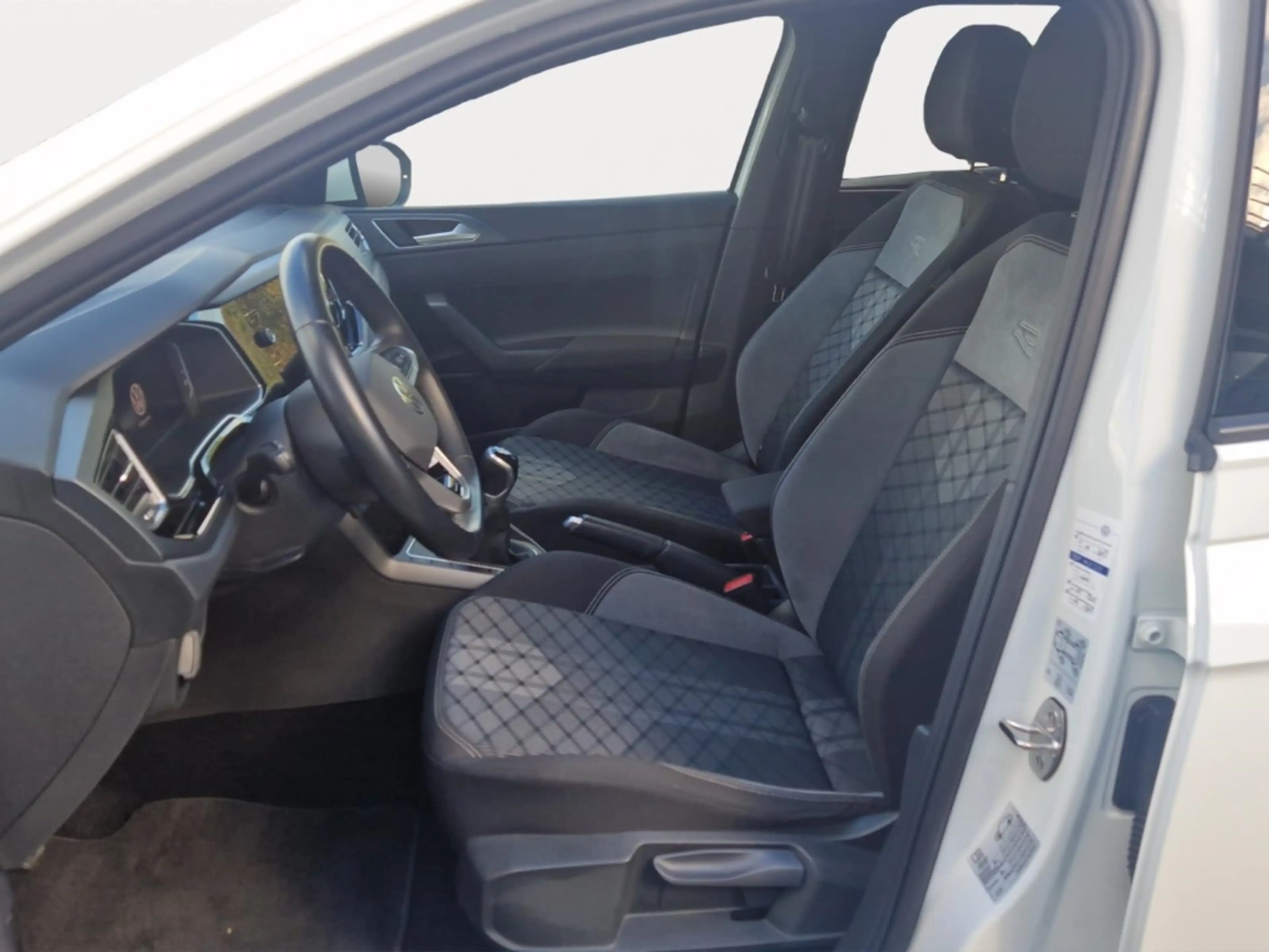 Volkswagen Taigo 1.0 TSI R-Line *MATRIX*PANO*APP-CONN.*NAVI* — photo 8