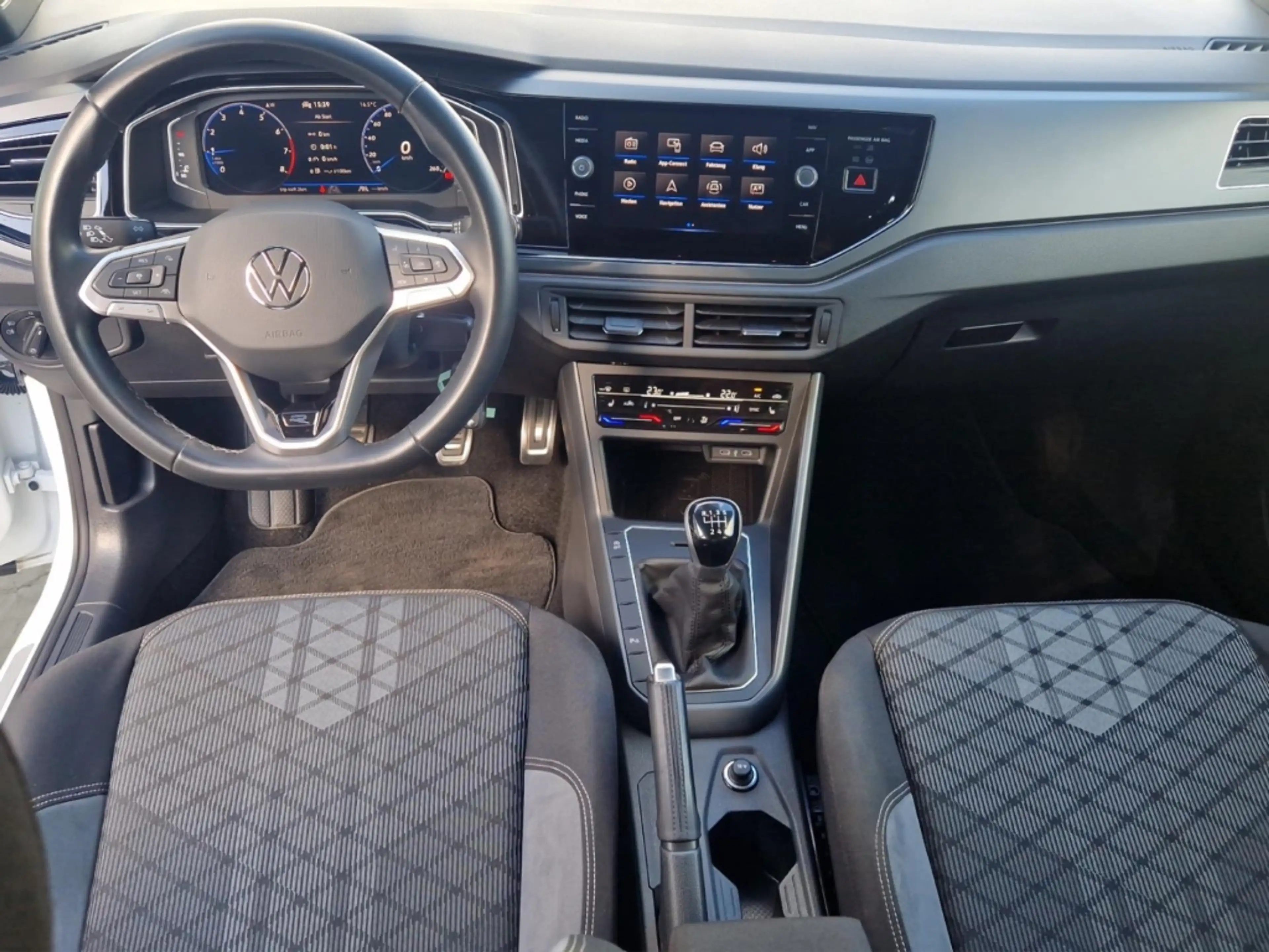 Volkswagen Taigo 1.0 TSI R-Line *MATRIX*PANO*APP-CONN.*NAVI* — photo 14