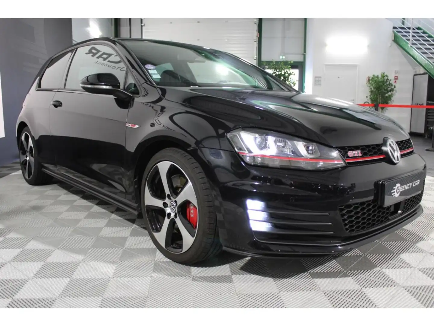 Volkswagen Golf GTI PERFORMANCE 2.0 16V TSI-230-BV DSG 6-SECONDE MAIN Schwarz - 2