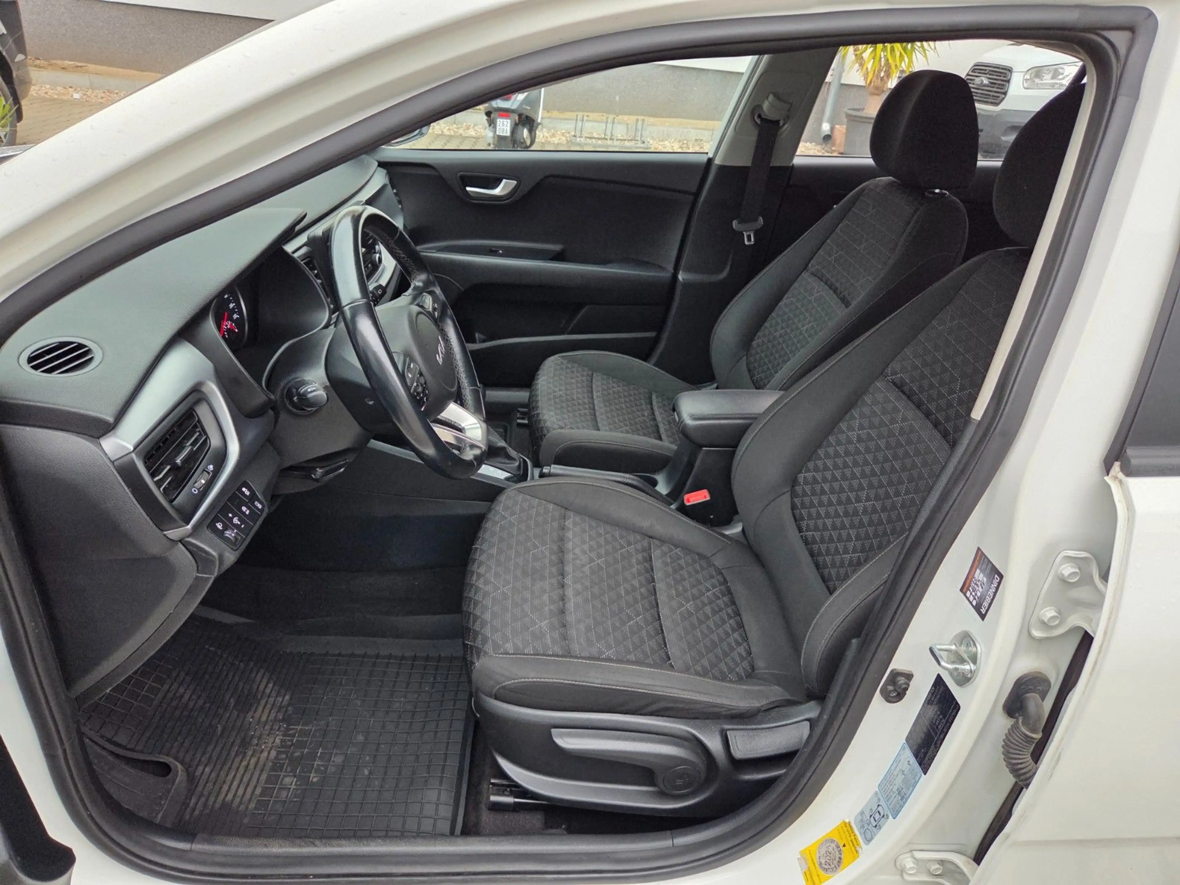 Kia Rio Edition 7 Garantie bis 06/28 Autom.Allwetter — photo 13