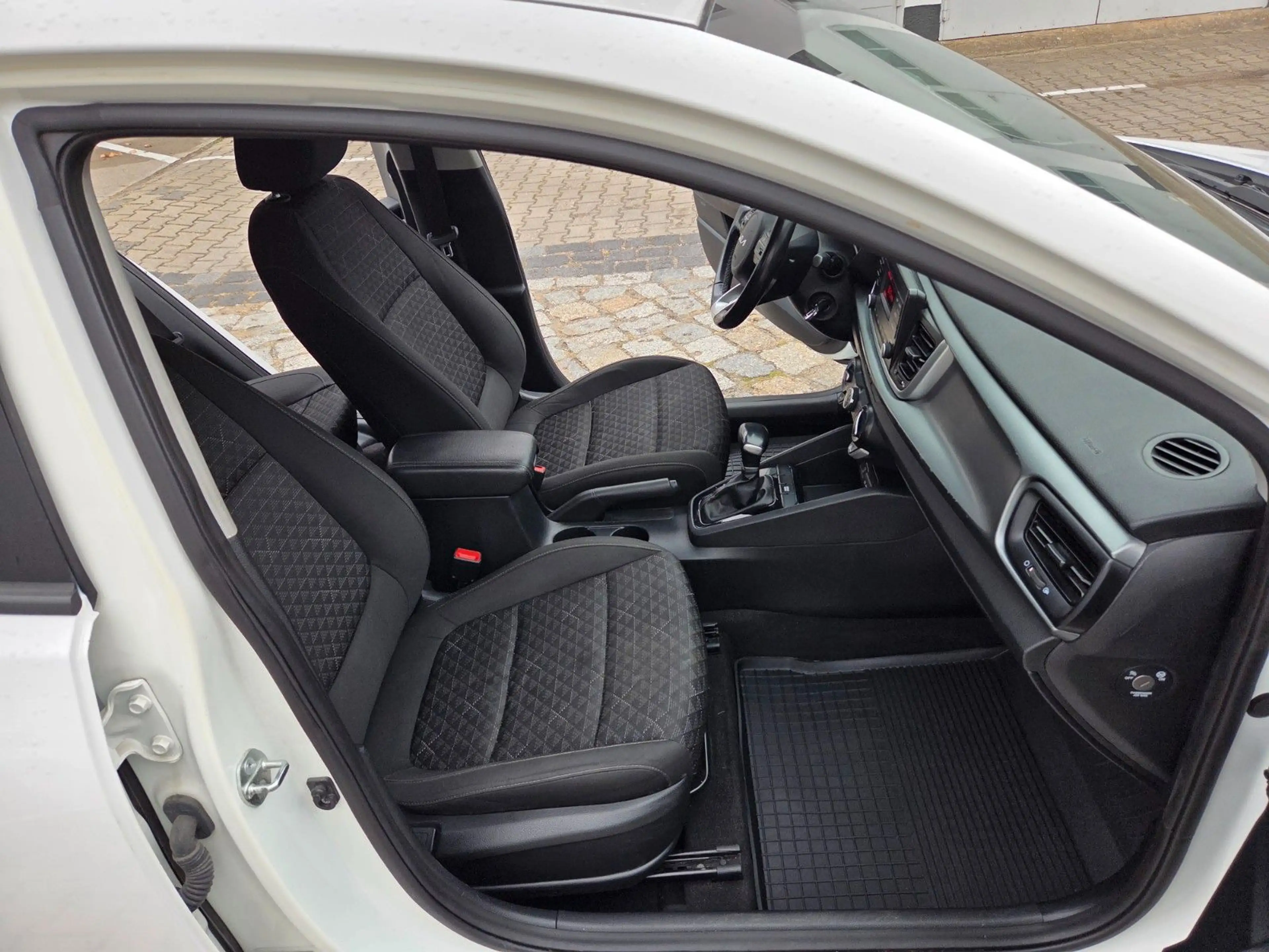 Kia Rio Edition 7 Garantie bis 06/28 Autom.Allwetter — photo 19