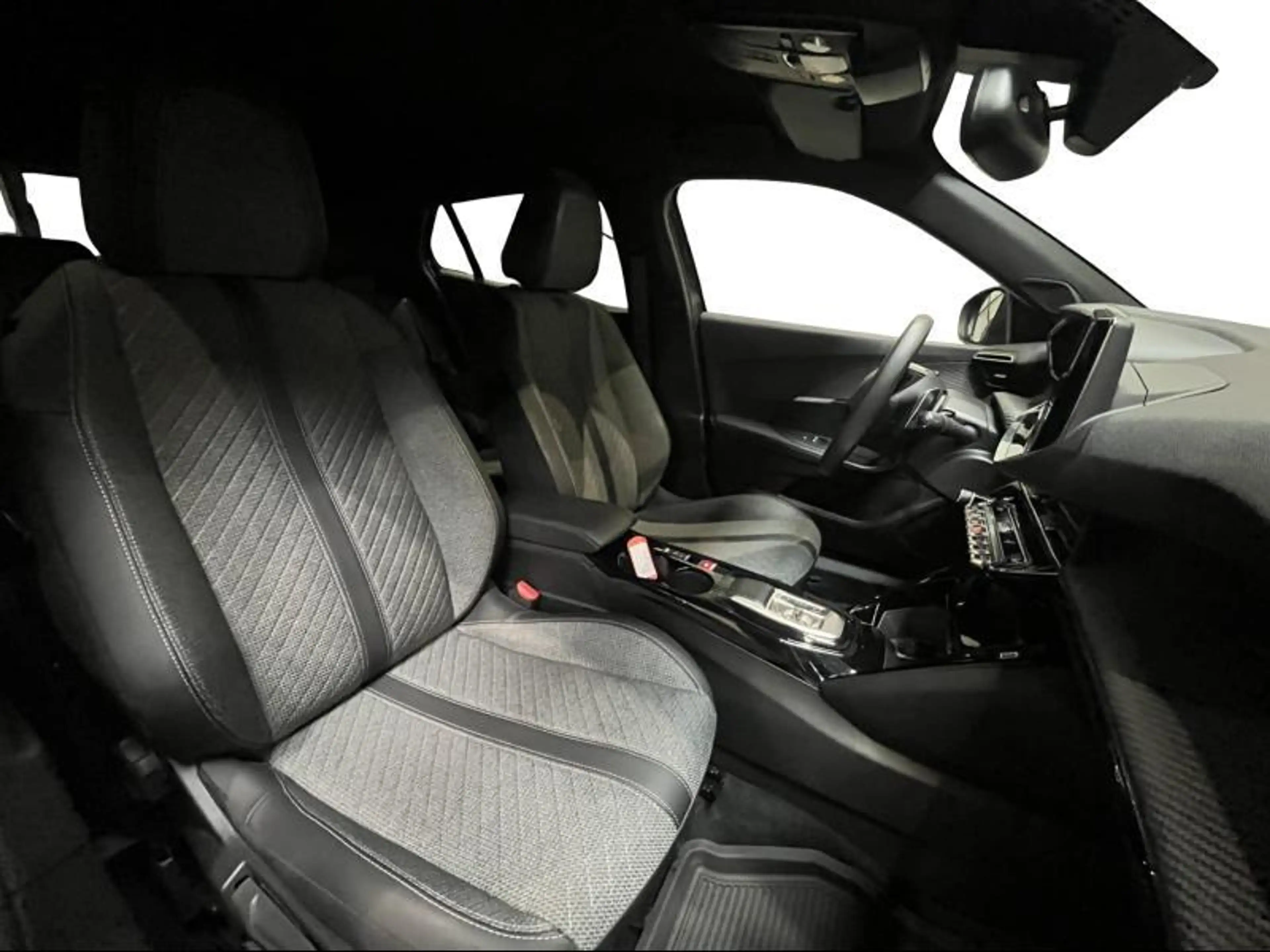 Peugeot 2008 Allure Pack | 360° | Carplay | — photo 14